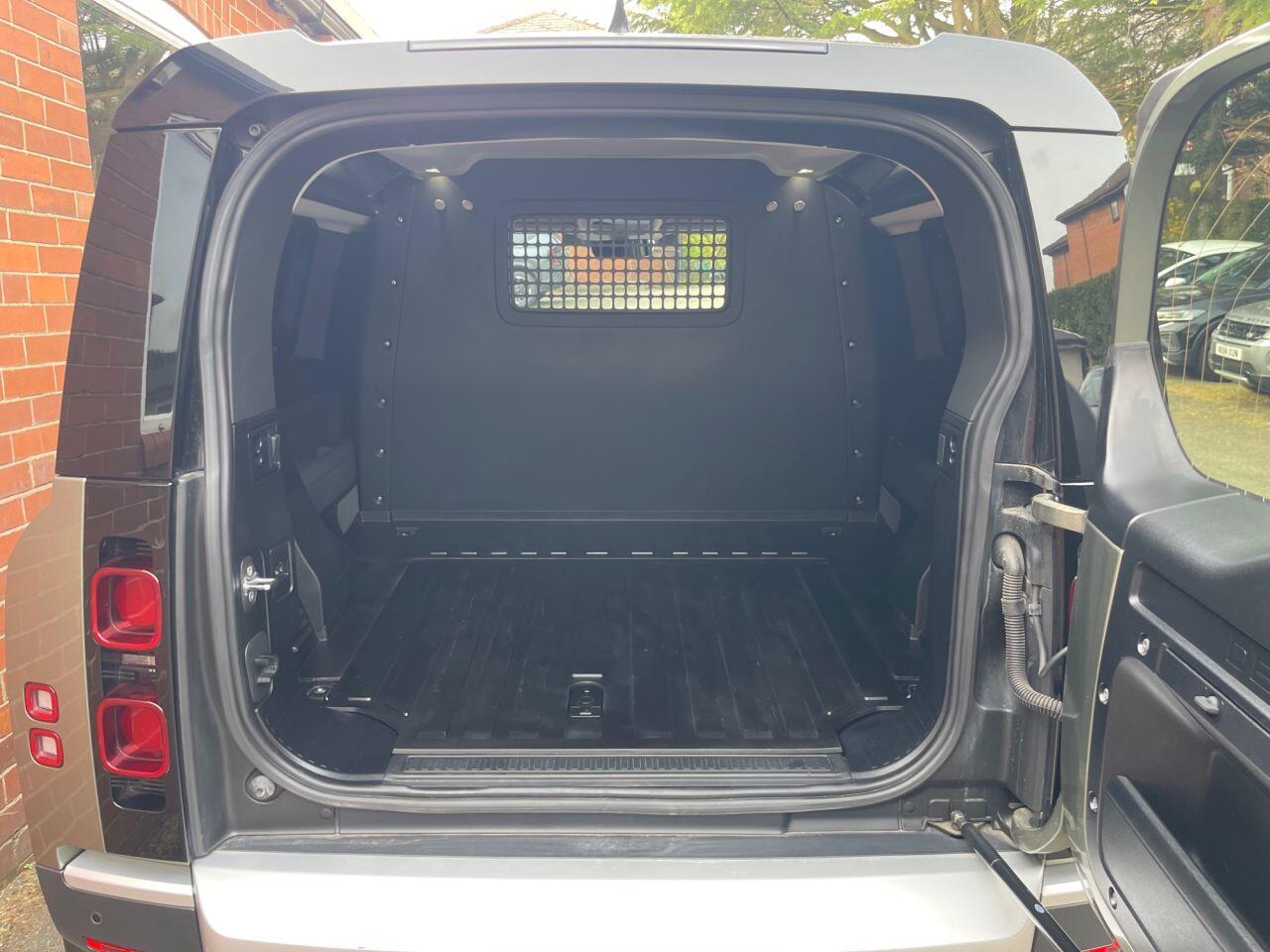 Land Rover Defender 90 view 21