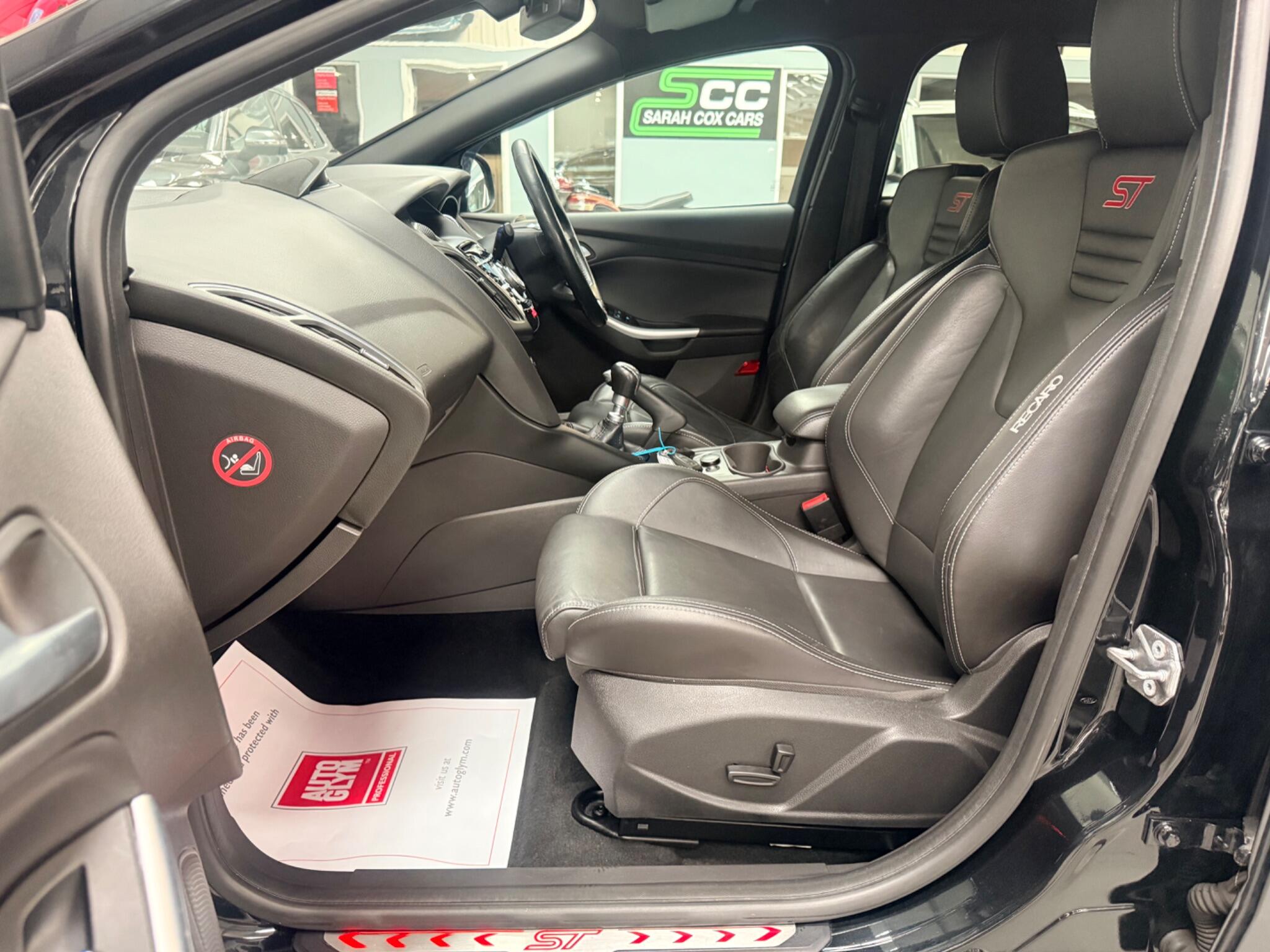 Ford Focus view 3