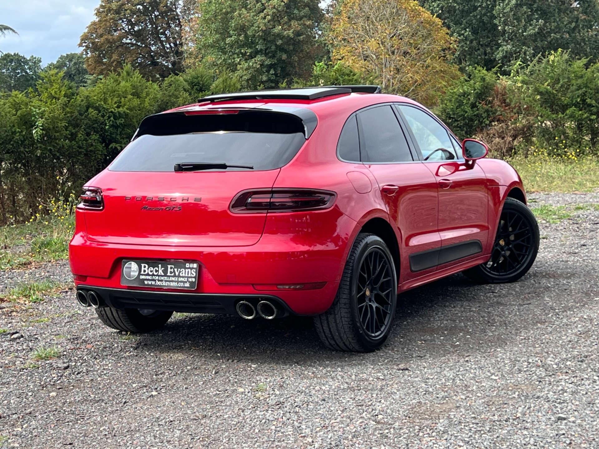 Porsche Macan view 22