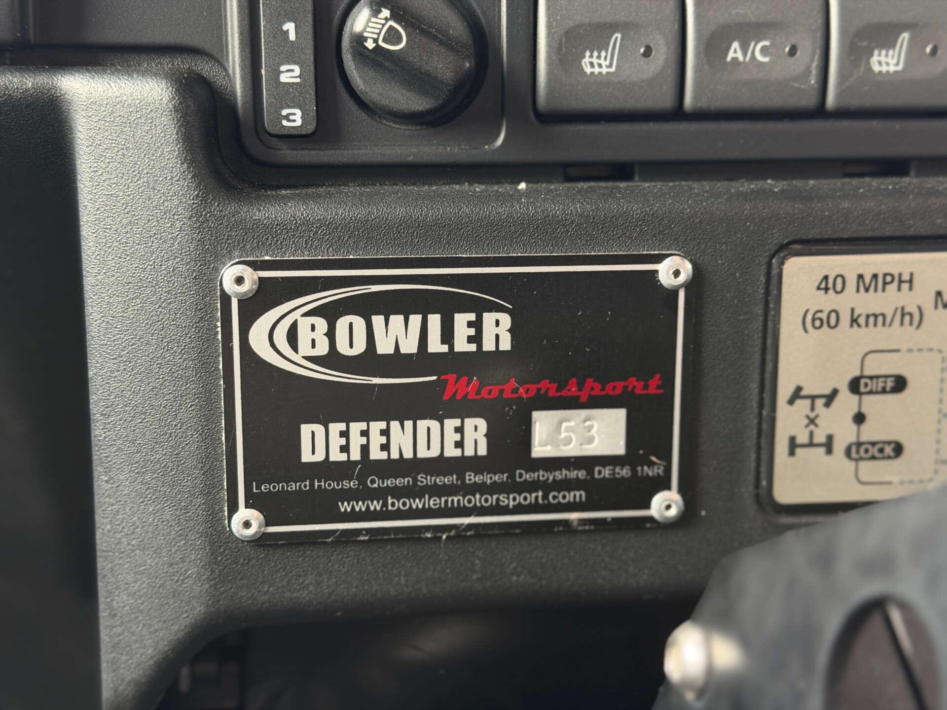 Land Rover Defender 110 view 39