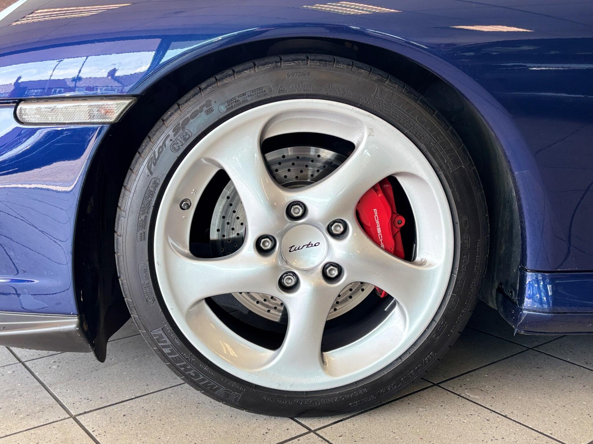 Porsche 911 view 16