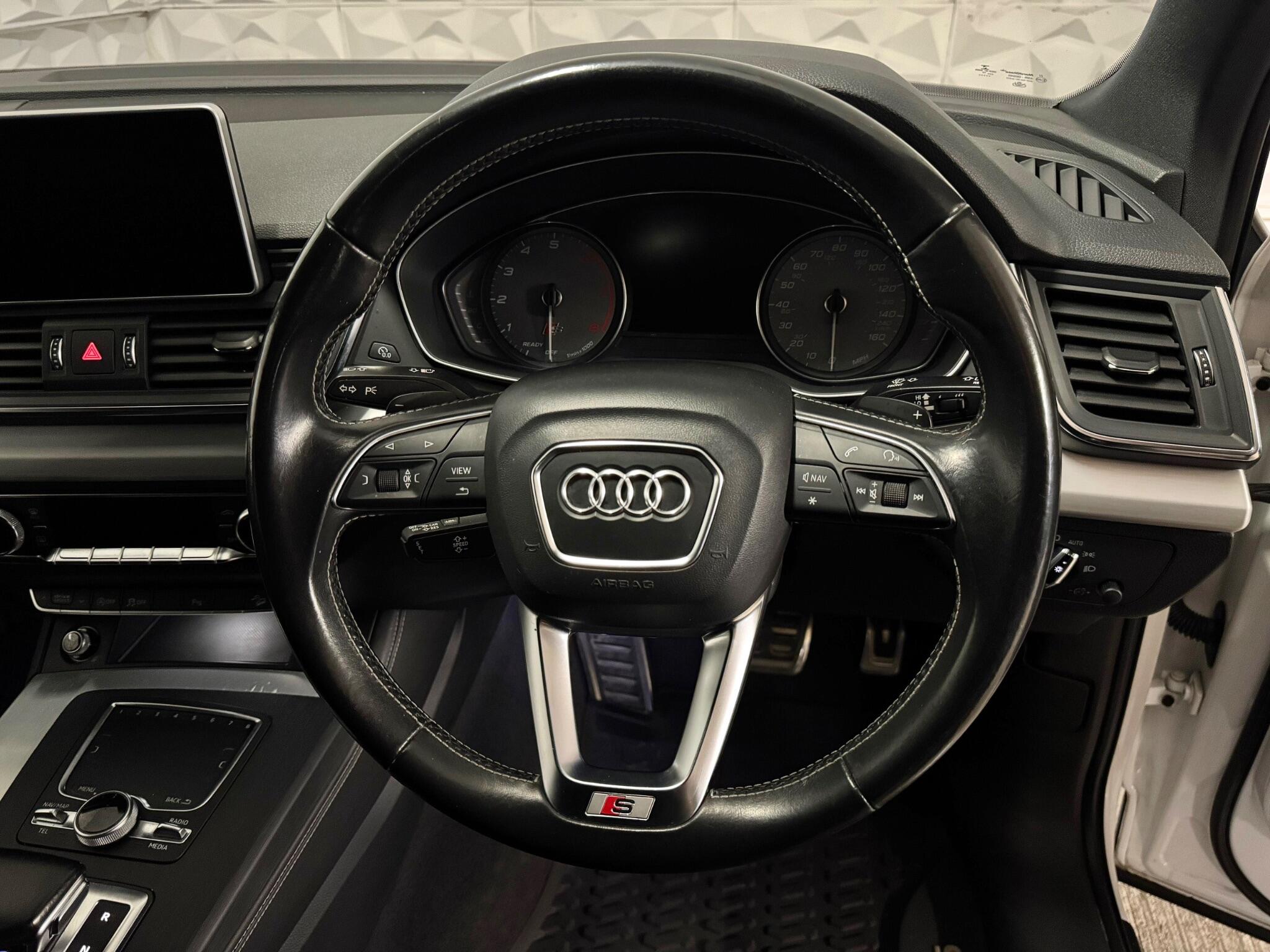 Audi SQ5 view 4