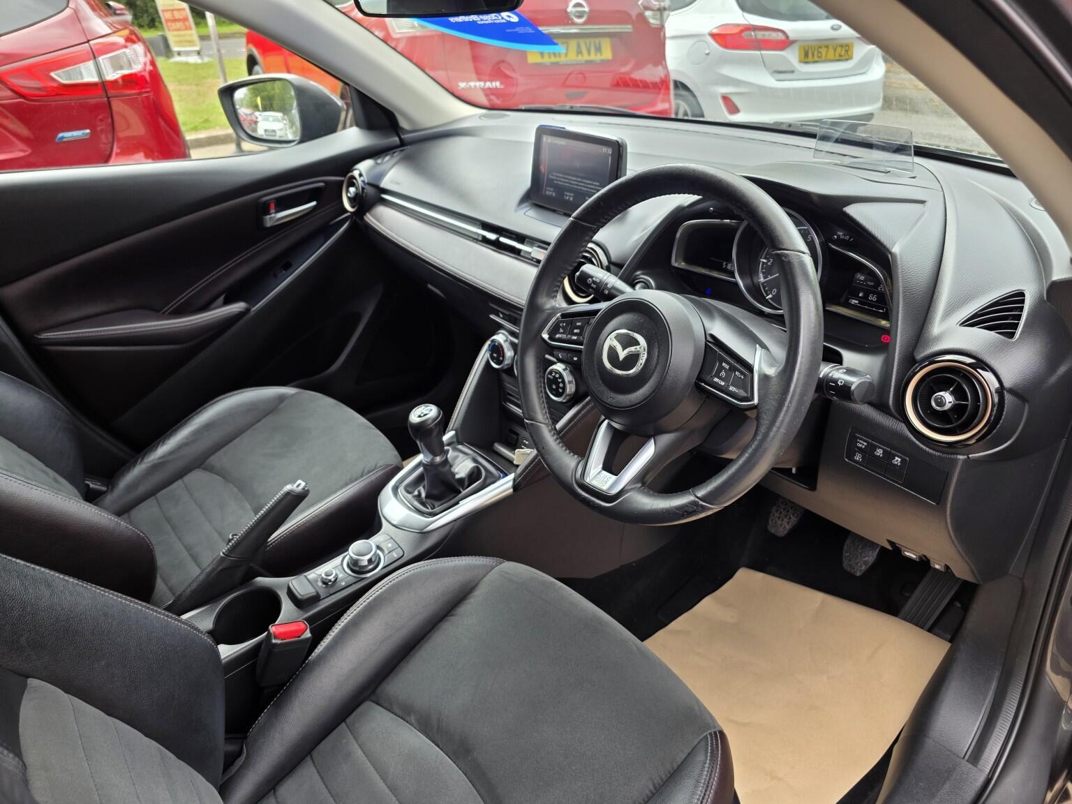 Mazda Mazda2 view 14