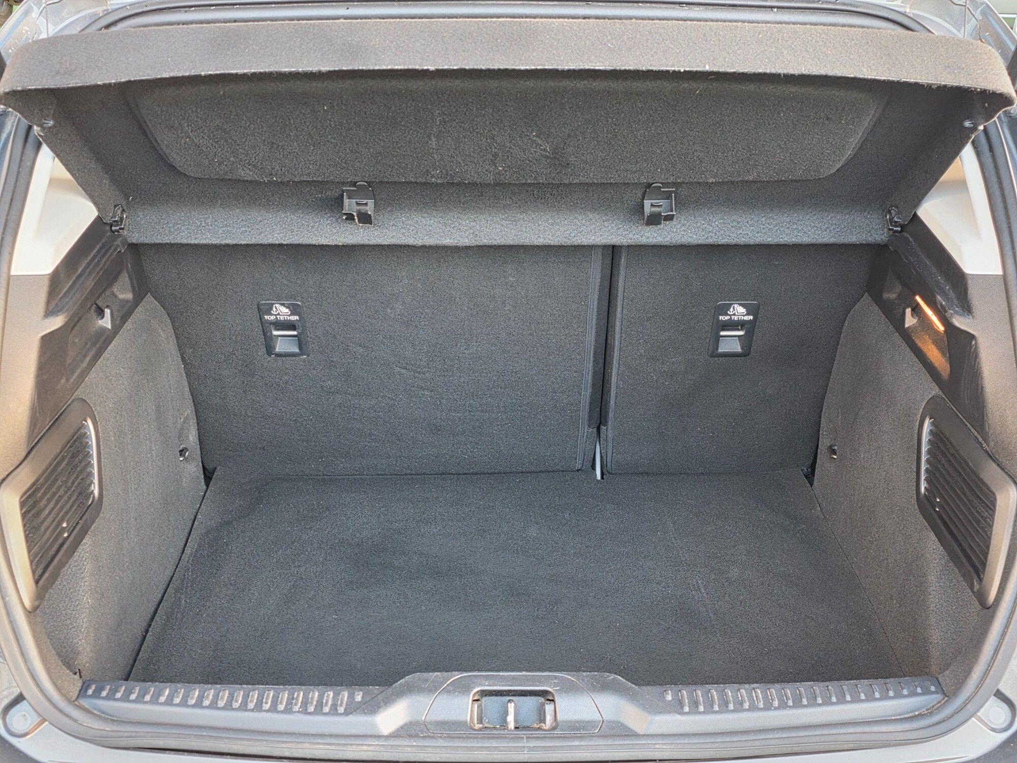 Ford Focus view 11