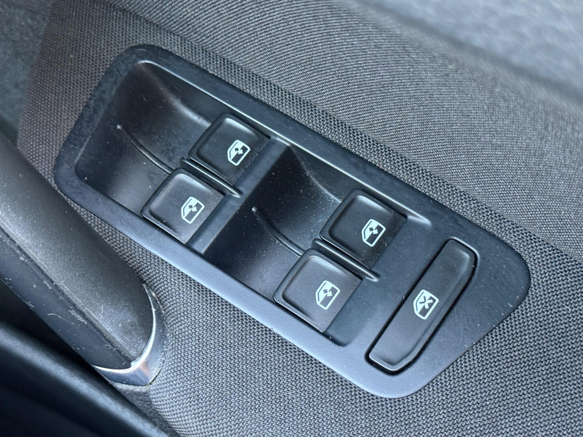 Volkswagen Golf - Image 66