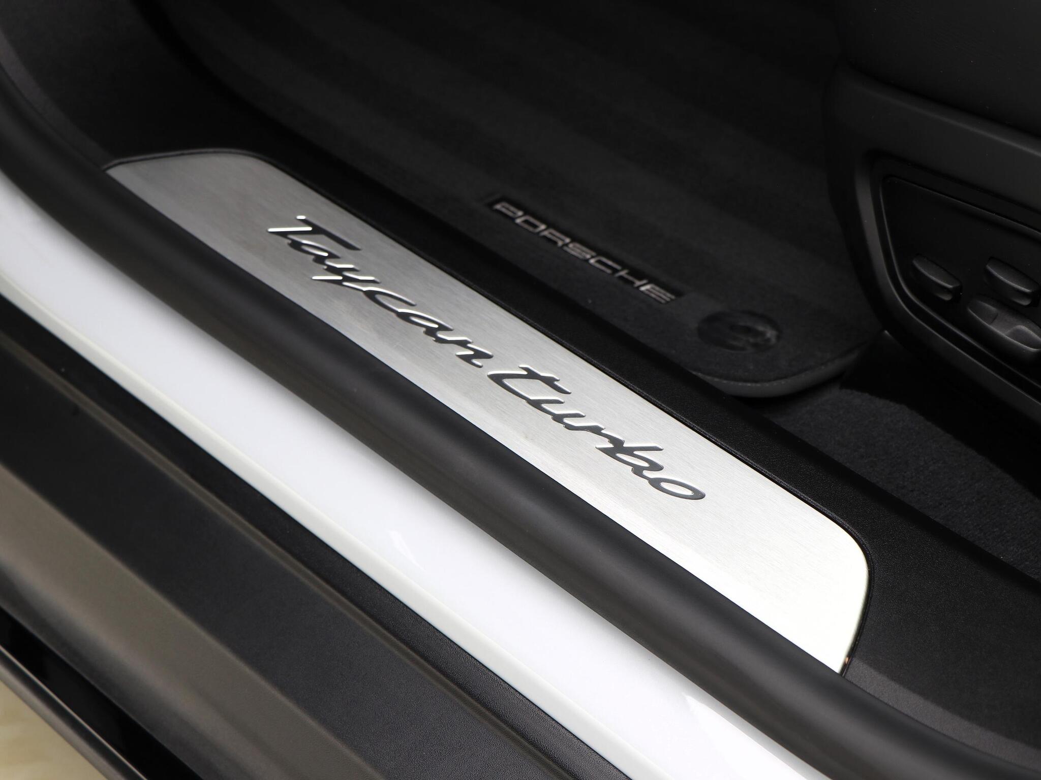 Porsche Taycan view 31