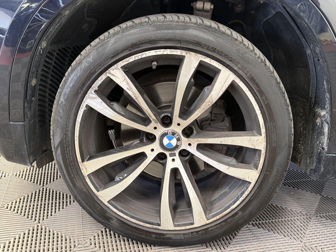 BMW X6 view 22