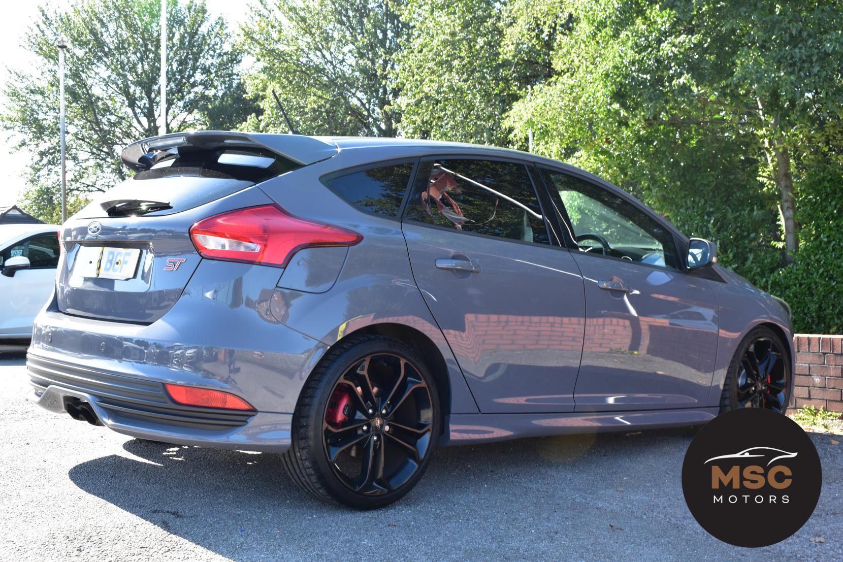 Ford Focus view 18