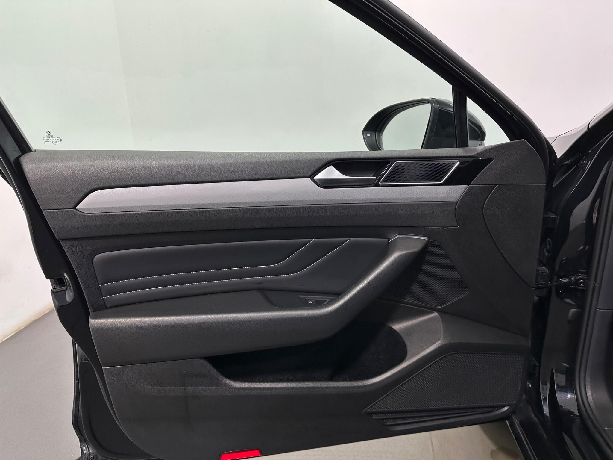Volkswagen Passat view 37