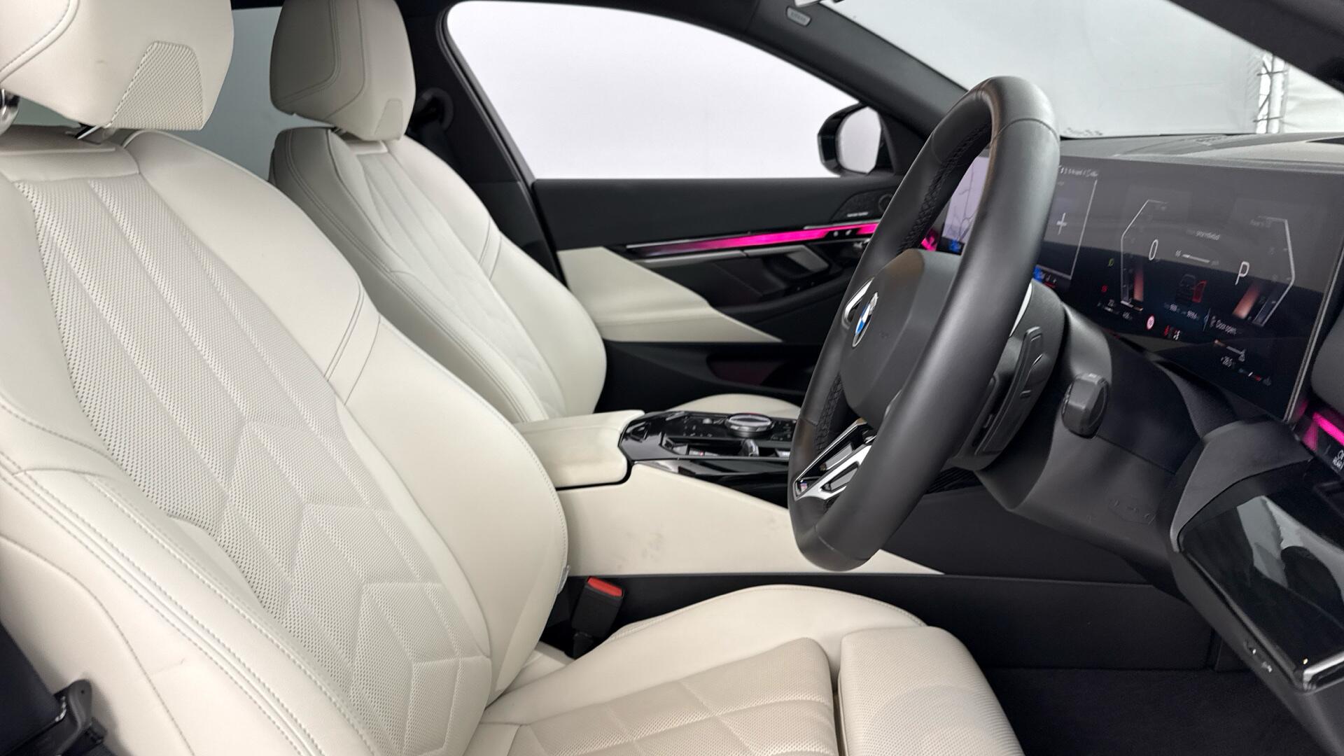 BMW 5 Series view 11
