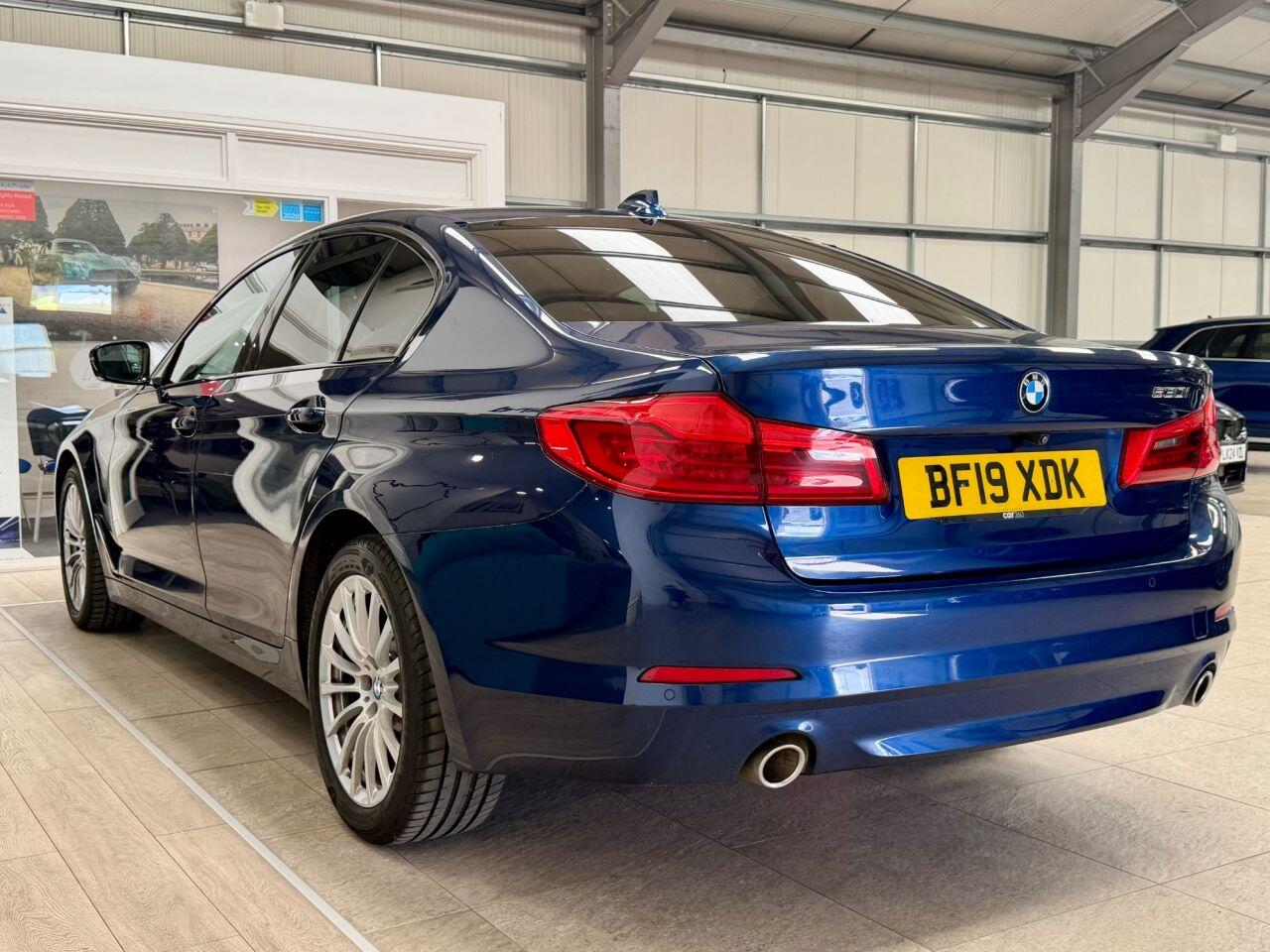 BMW 5 Series view 23