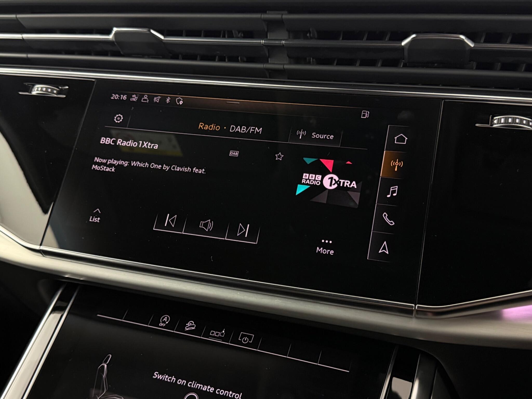 Audi Q7 view 24