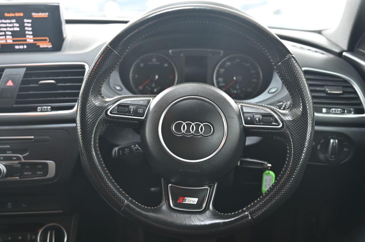 Audi Q3 view 20
