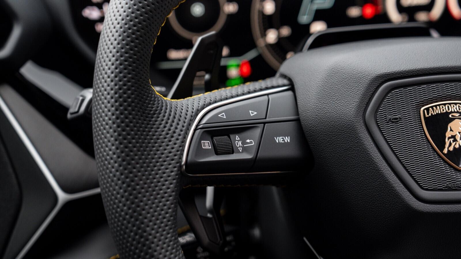 Lamborghini Urus view 11