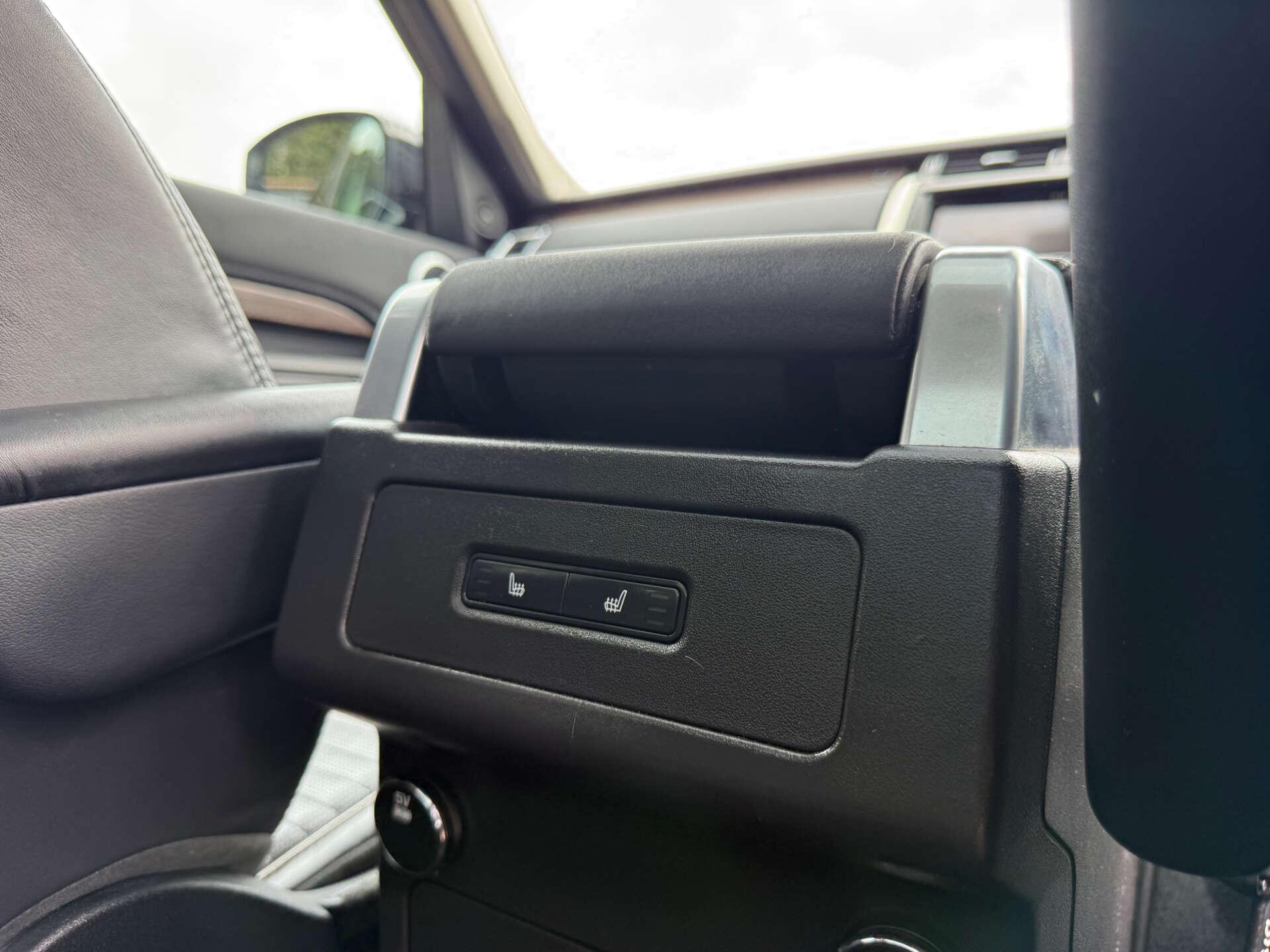 Land Rover Discovery view 72