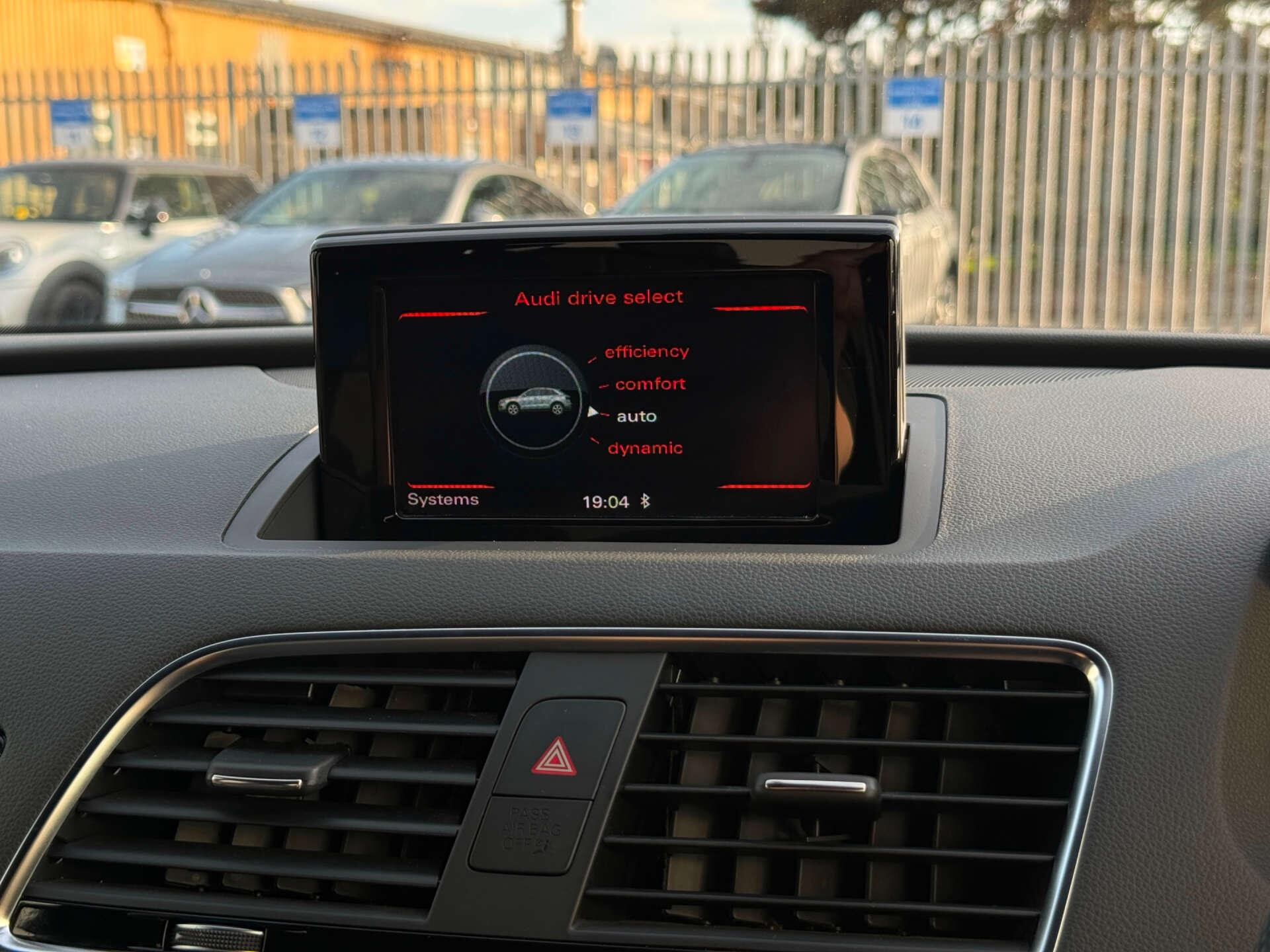 Audi Q3 view 64