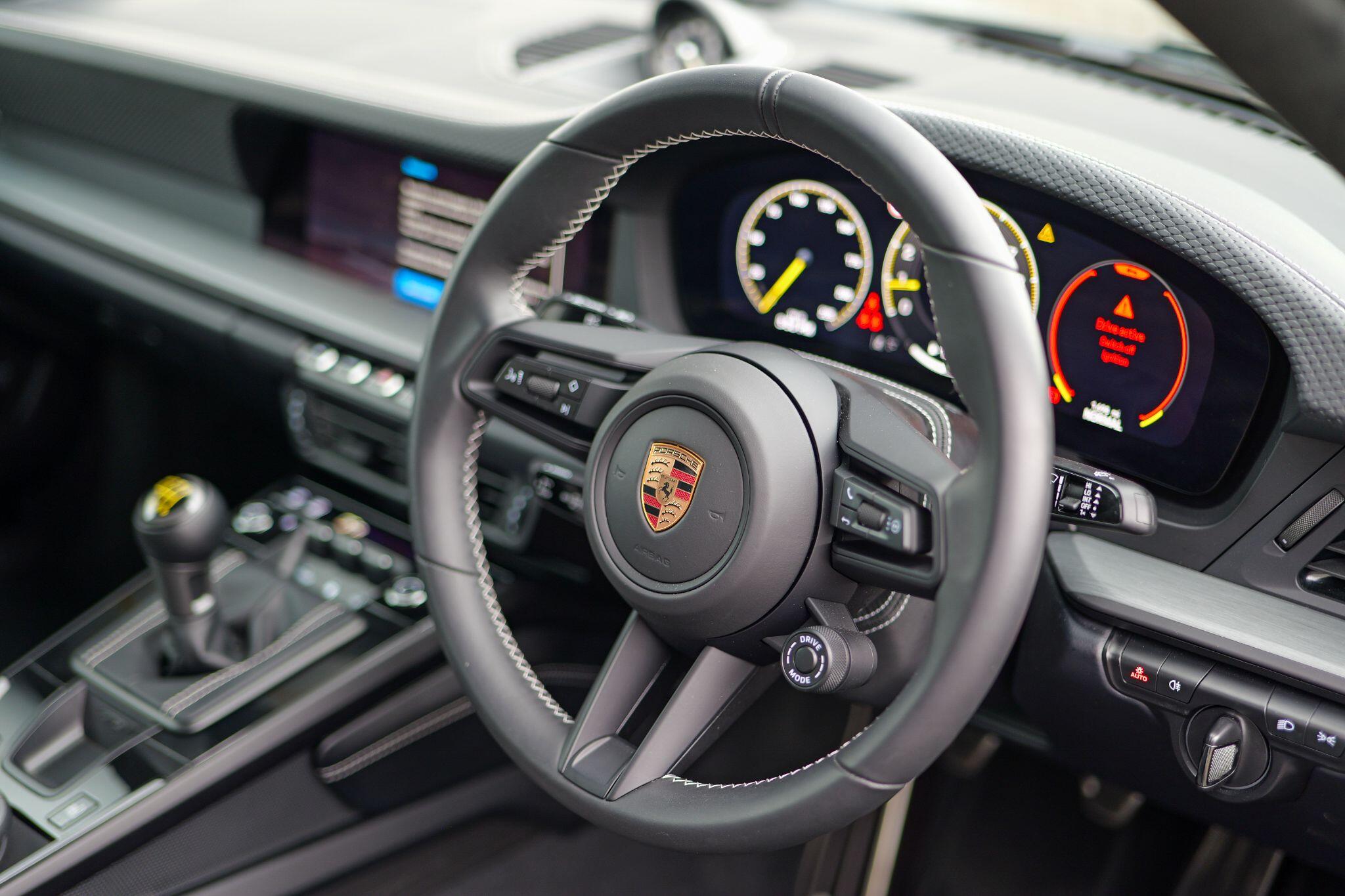 Porsche 911 view 12