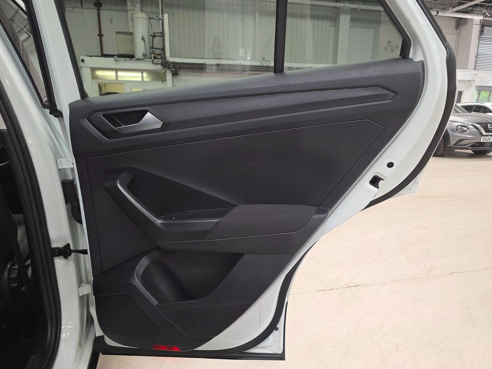 Volkswagen T-Roc view 20