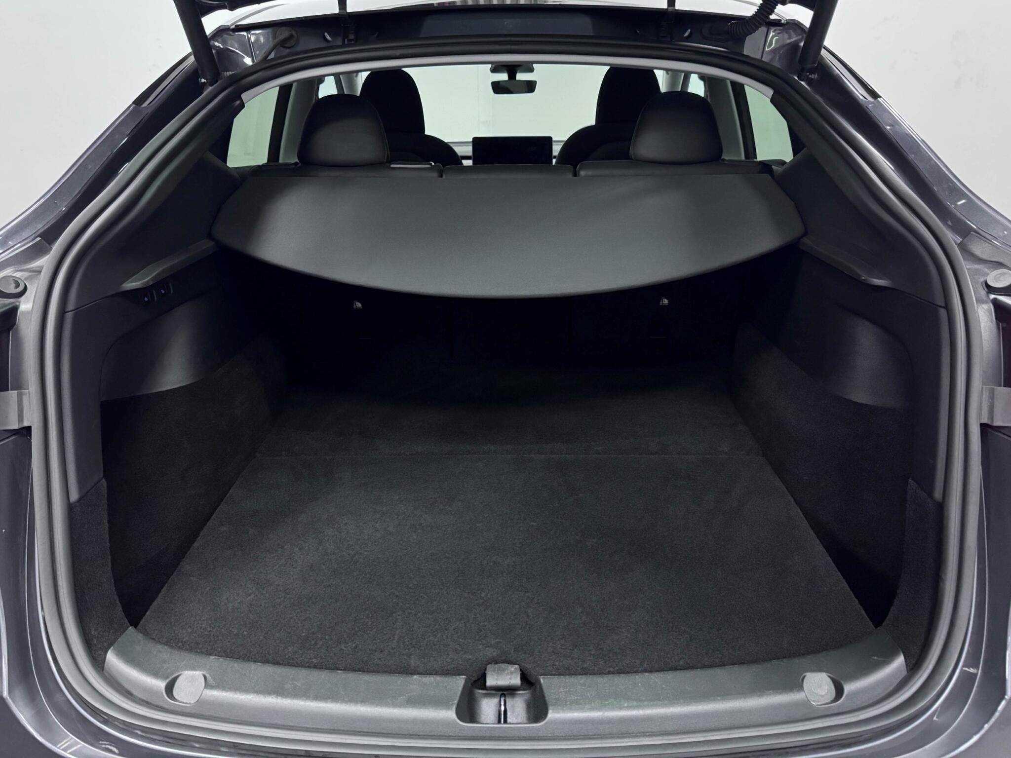 Tesla Model Y view 7