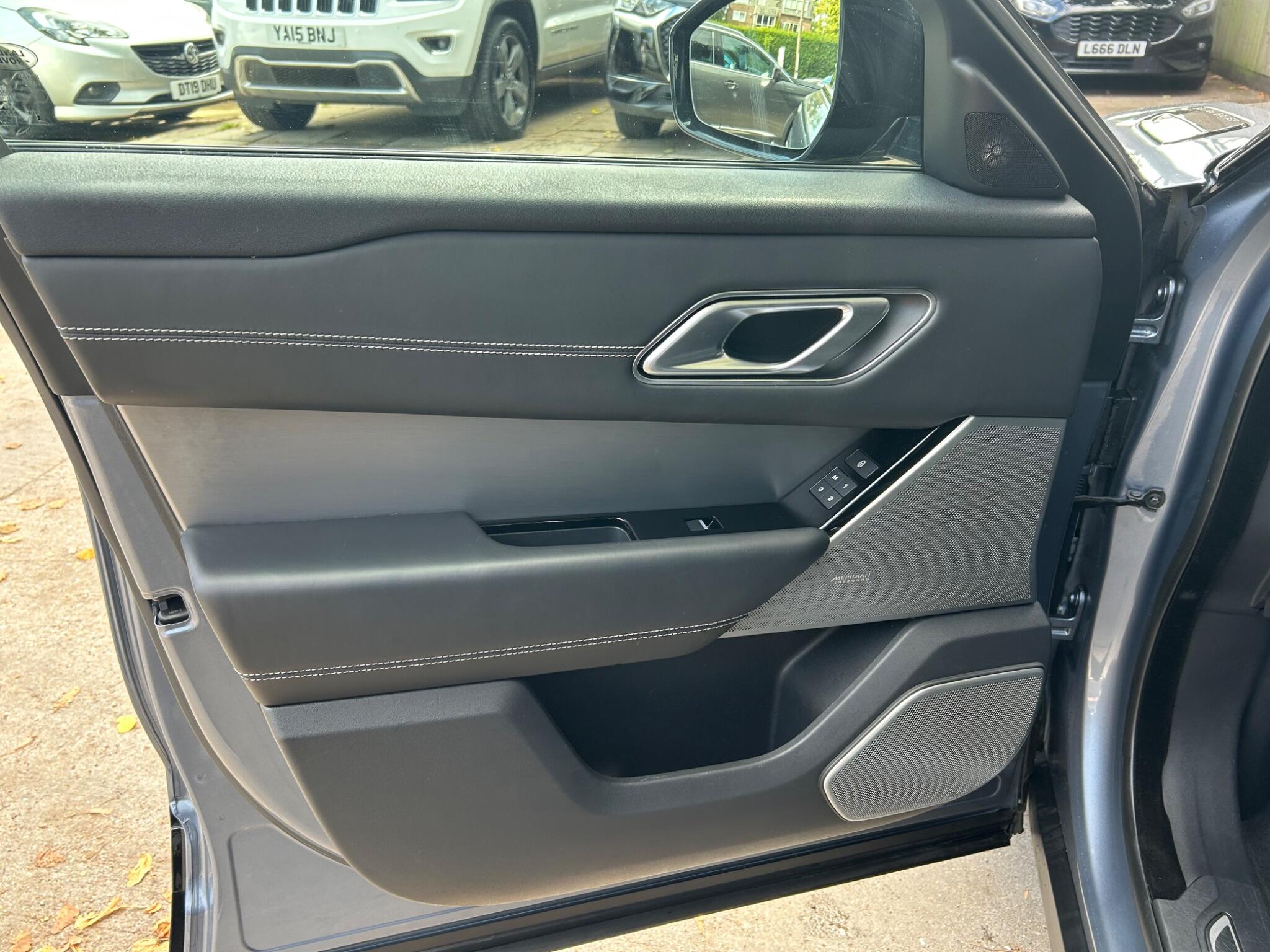 Land Rover Range Rover Velar view 37