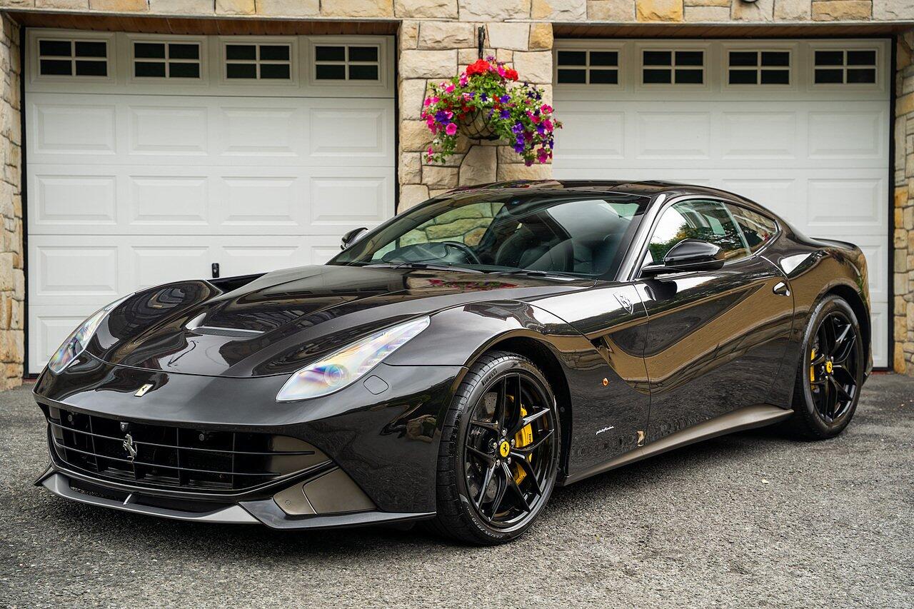 Ferrari F12 view 46