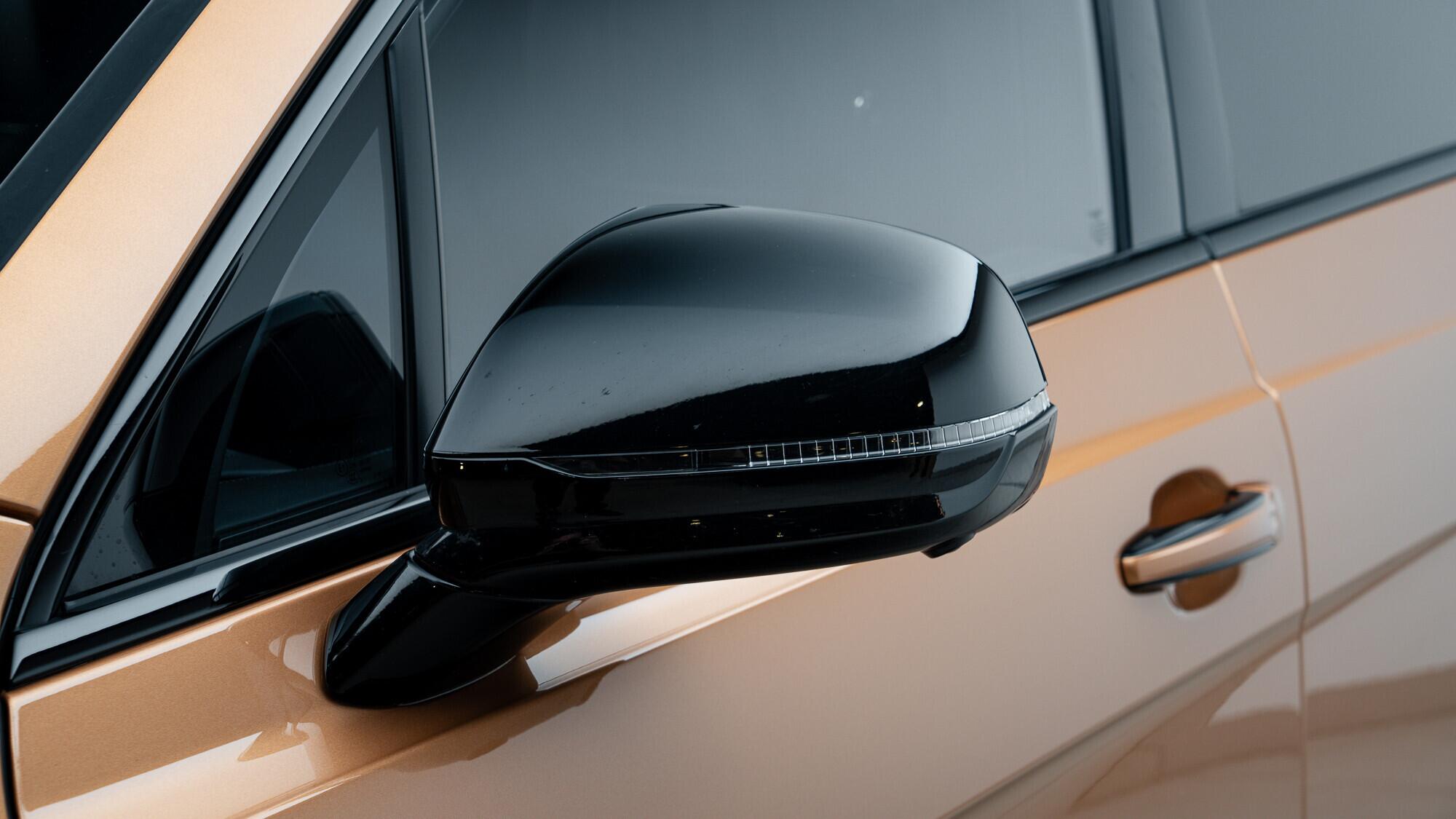 Bentley Bentayga view 12