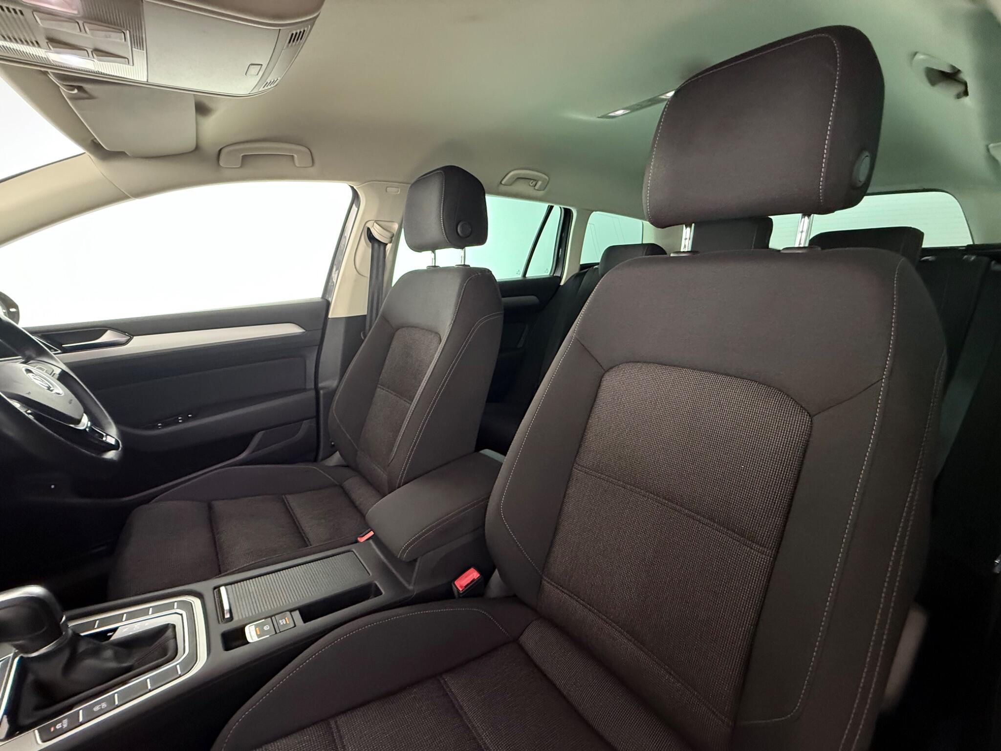 Volkswagen Passat view 30