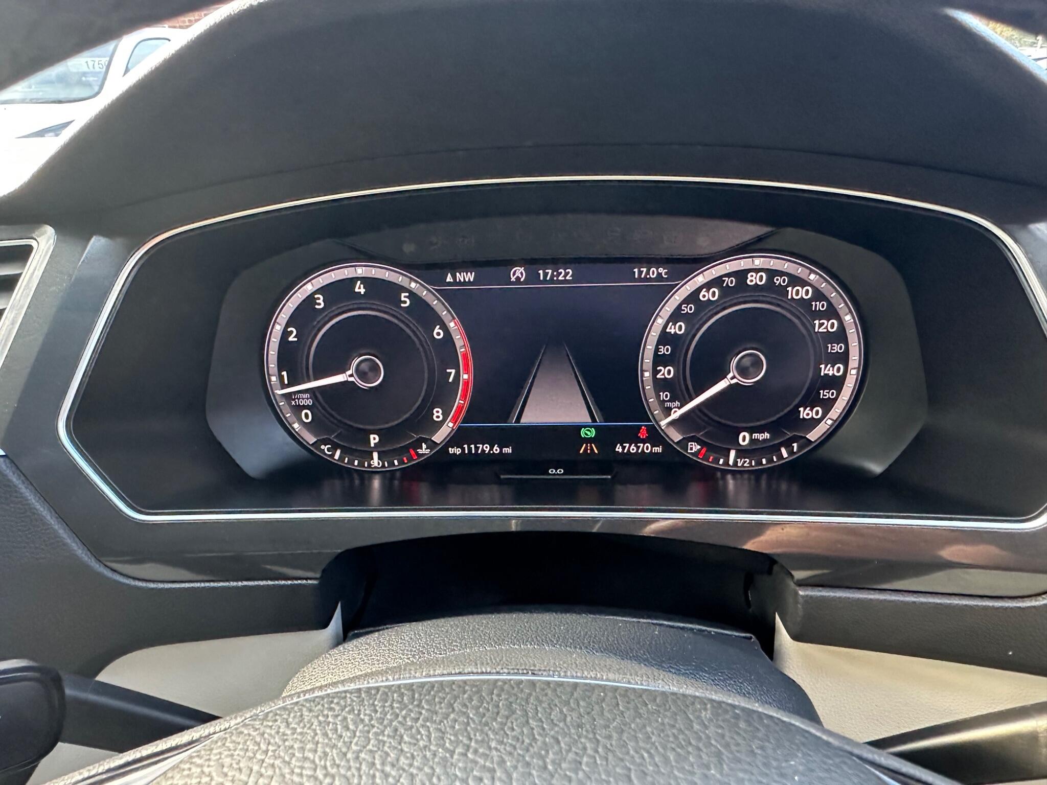 Volkswagen Tiguan view 13