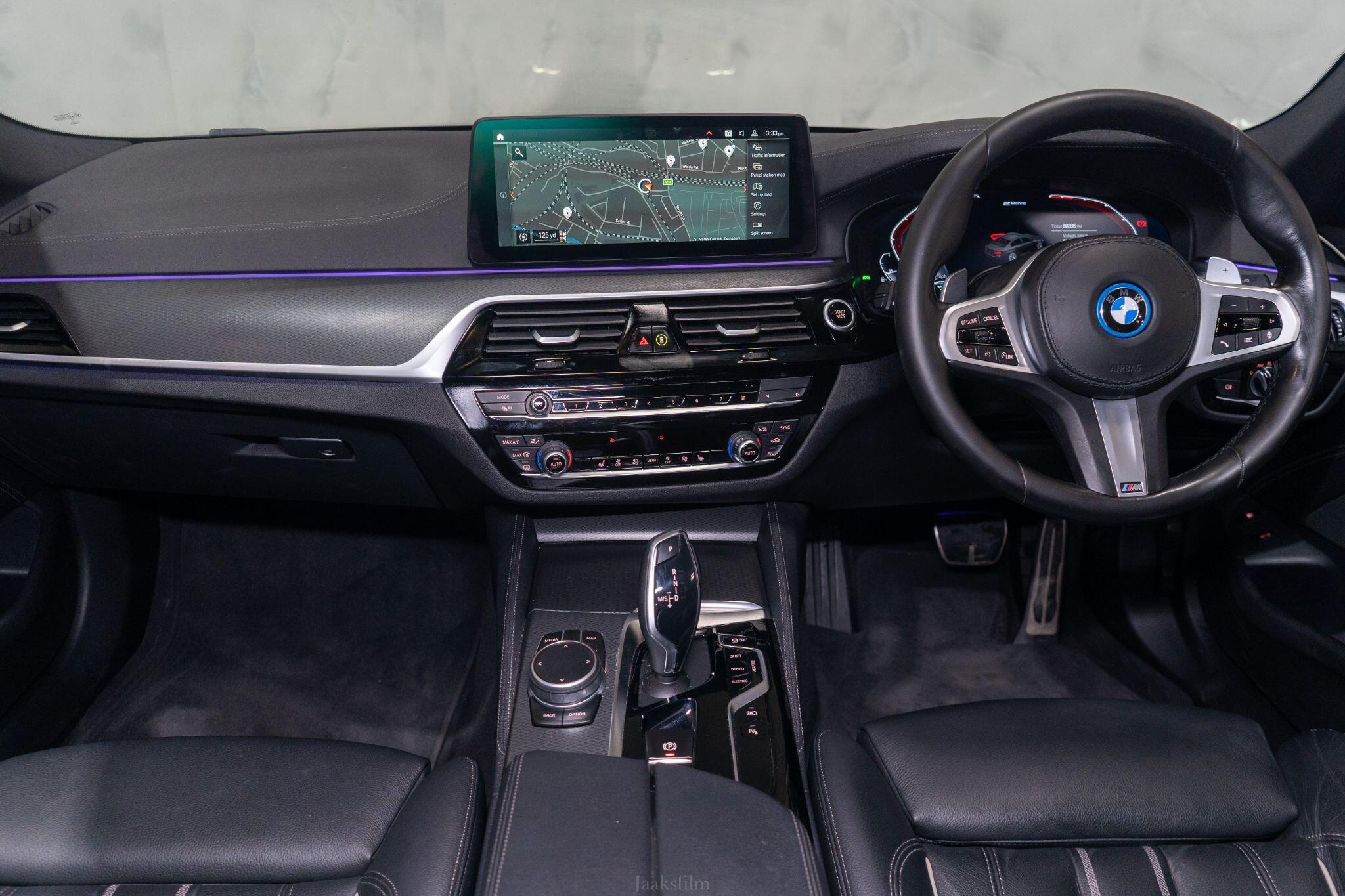 BMW 5 Series view 17