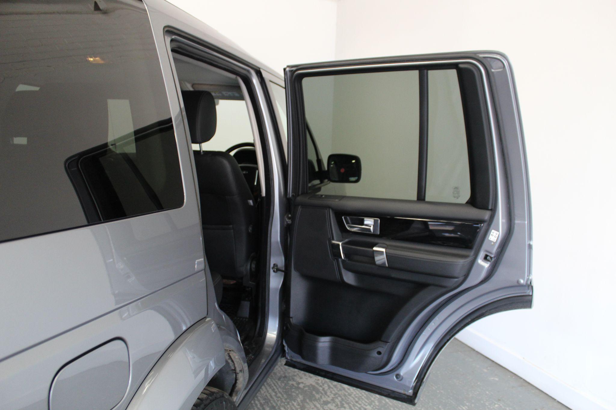 Land Rover Discovery view 29