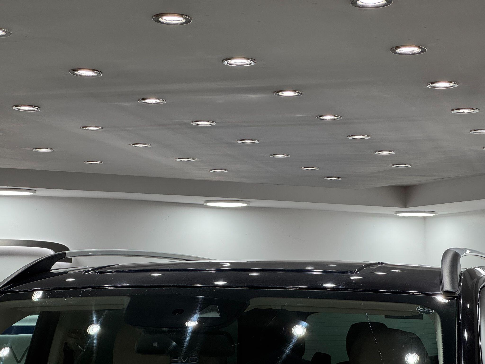 Mercedes-Benz V-Class view 12