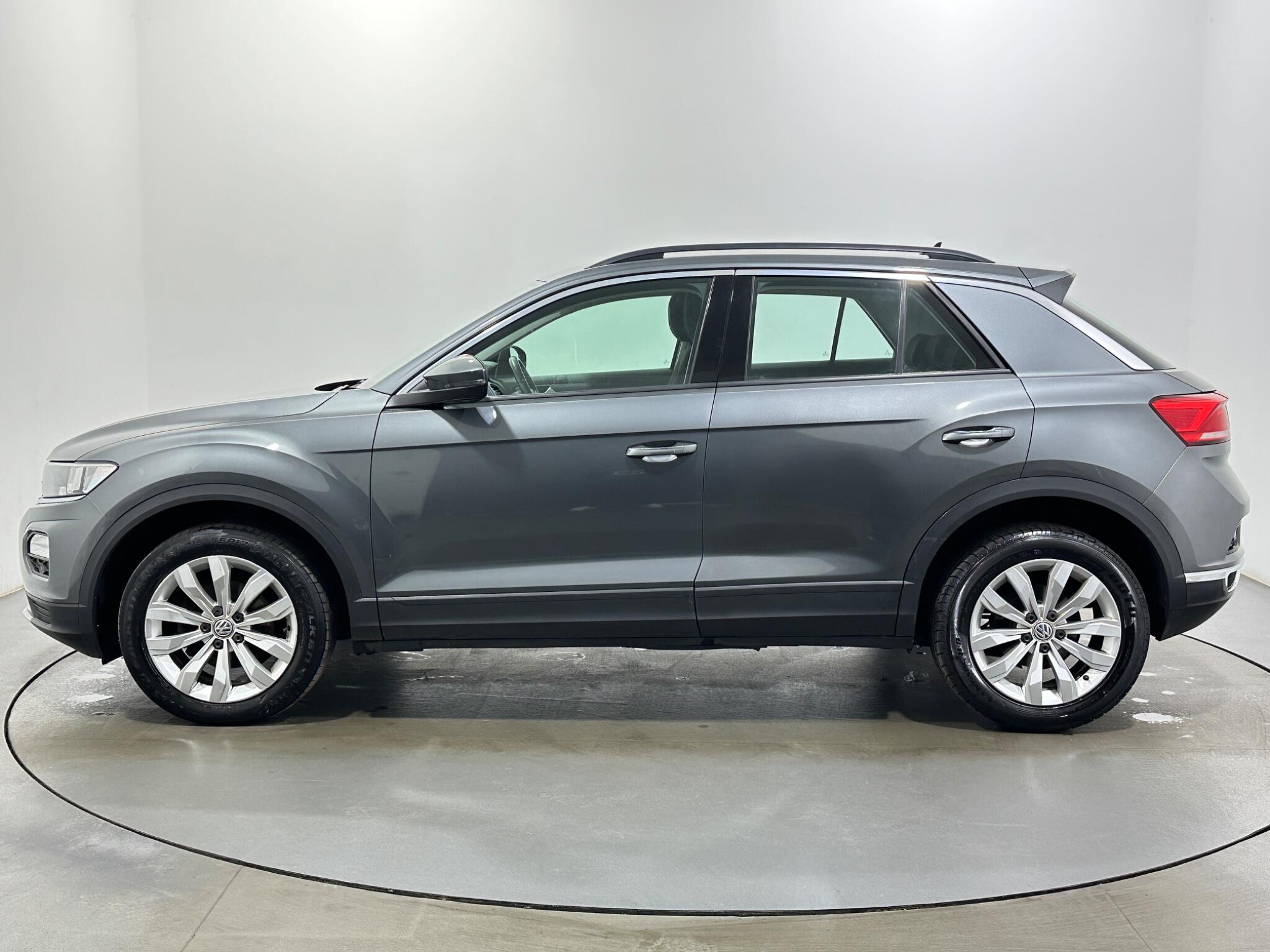 Volkswagen T-Roc view 5