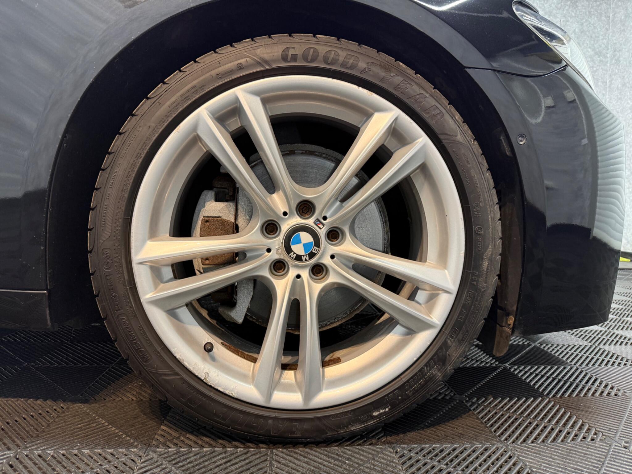 BMW 7 Series view 25