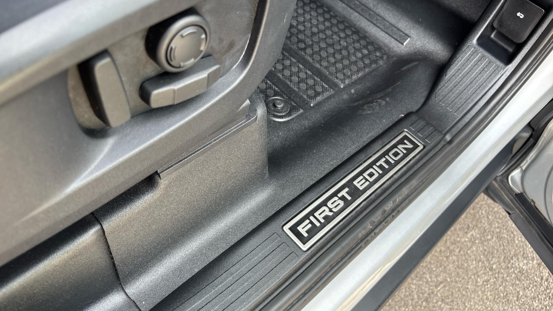 Land Rover Defender view 31