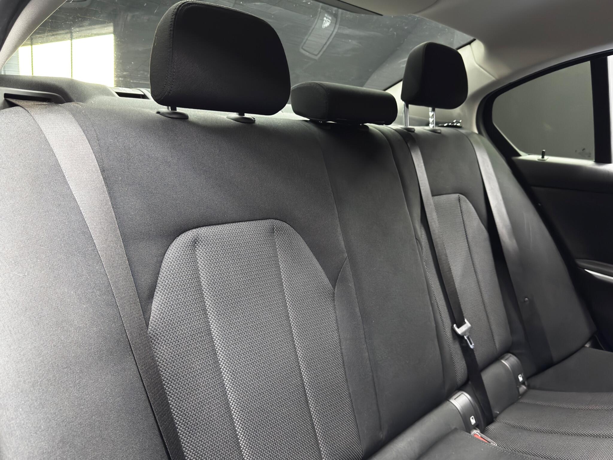 BMW 3 Series view 14
