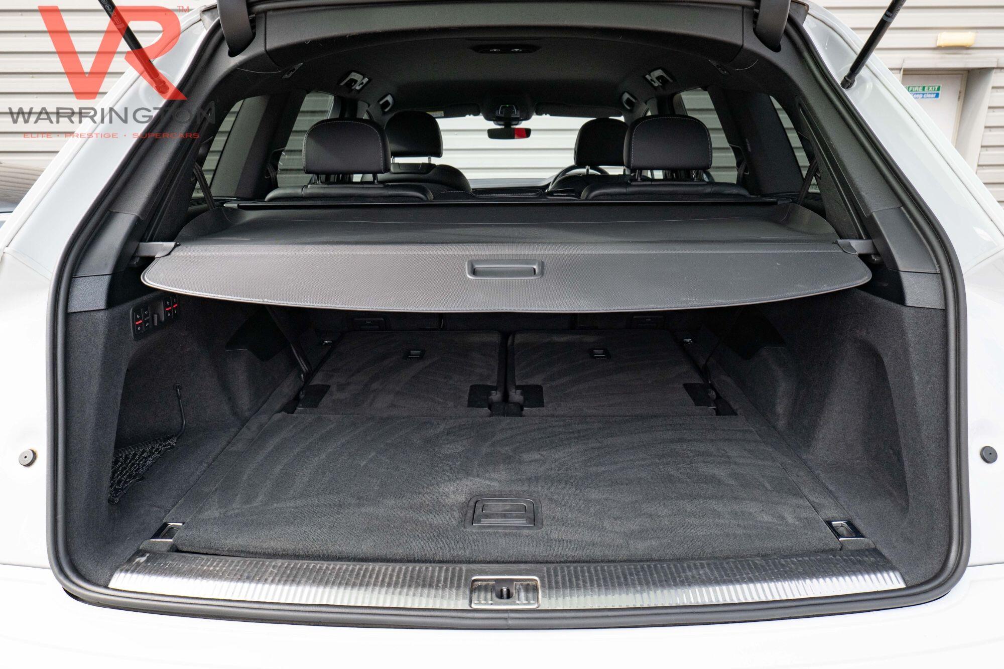 Audi Q7 view 16