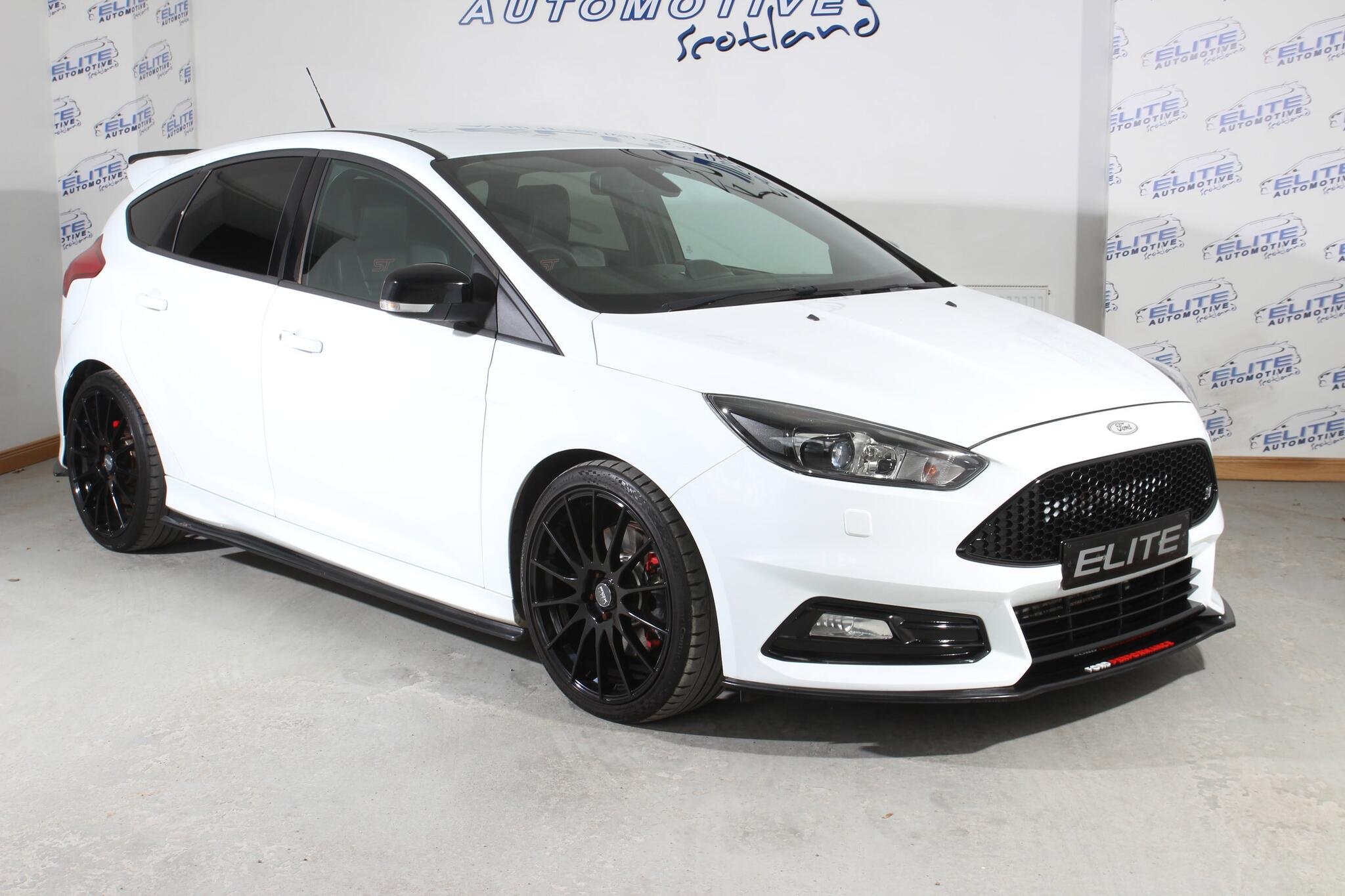 Ford Focus view 3