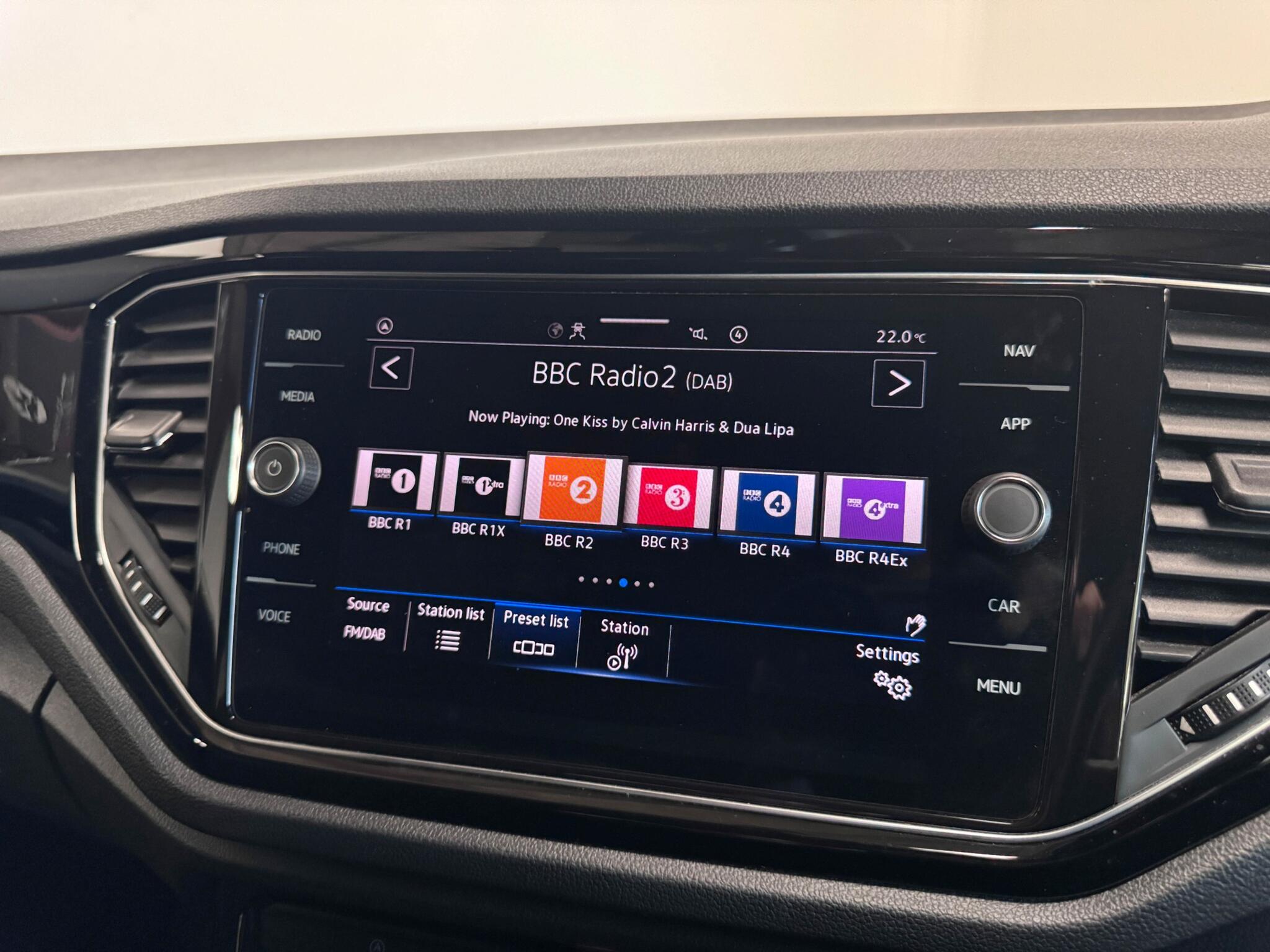 Volkswagen T-Roc view 38