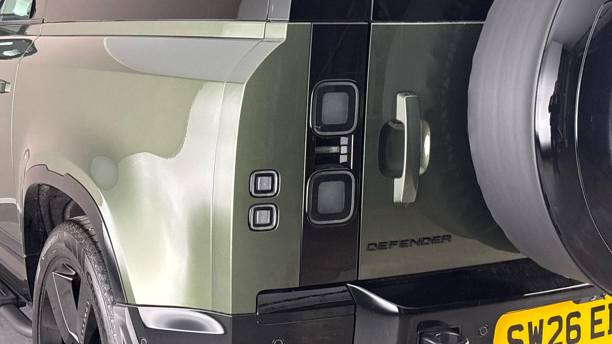 Land Rover Defender view 19