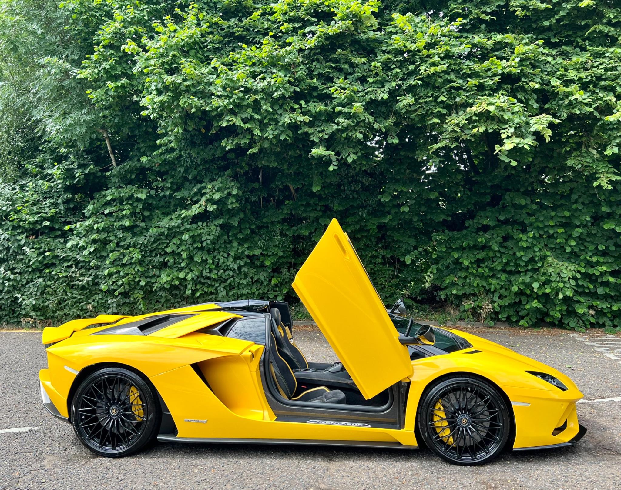 Lamborghini Aventador view 33
