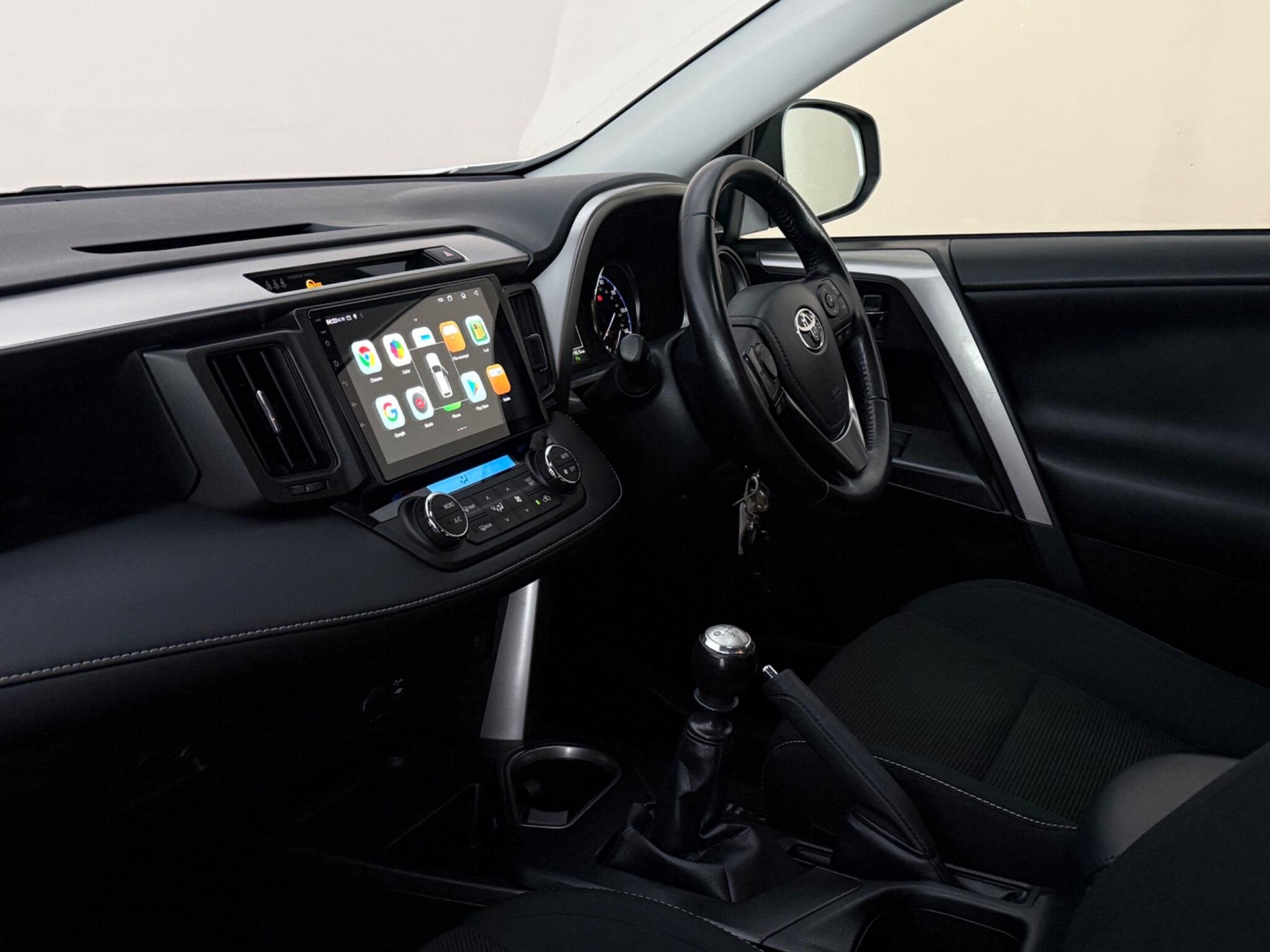 Toyota Rav4 view 4