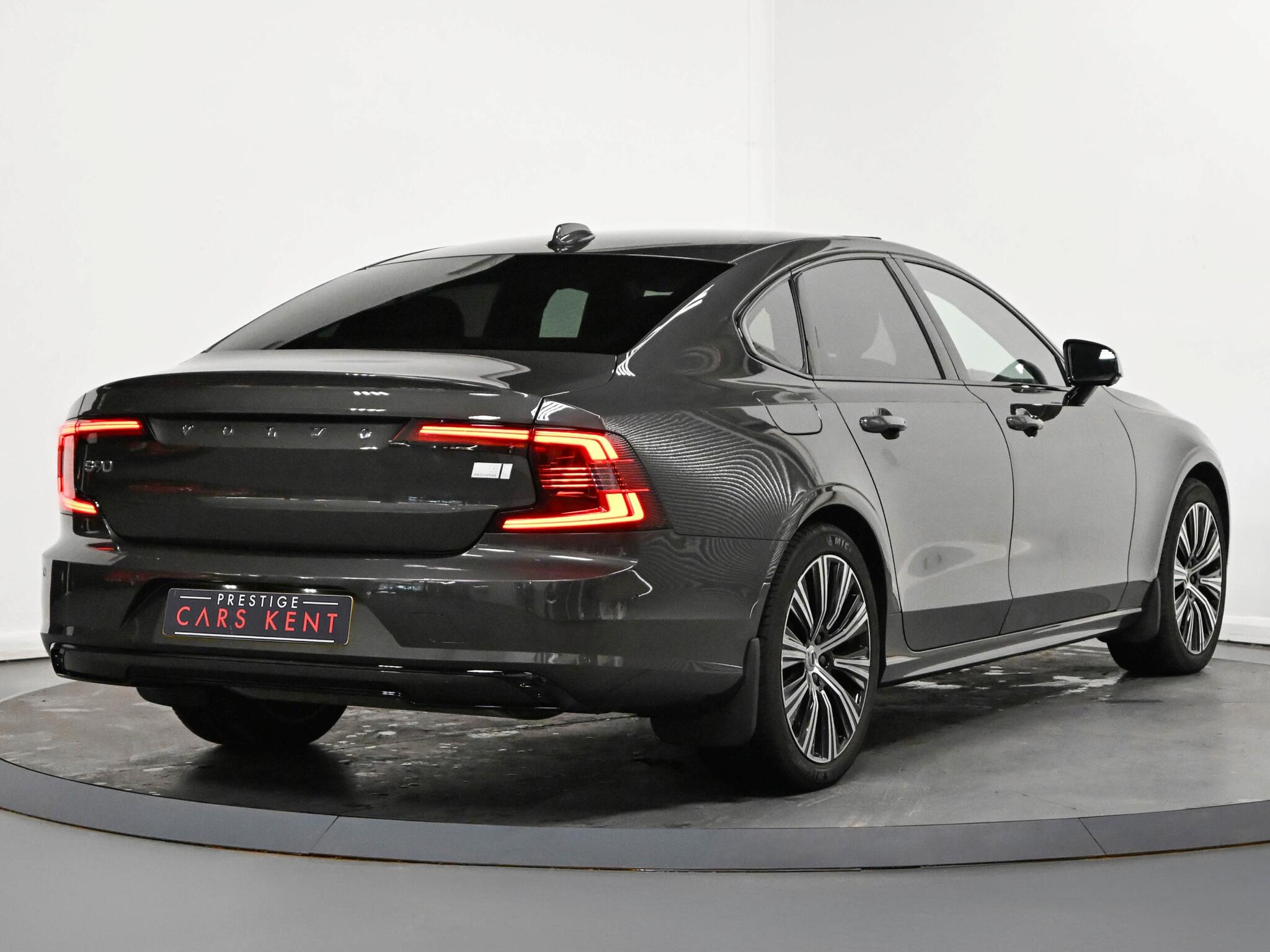 Volvo S90 view 28