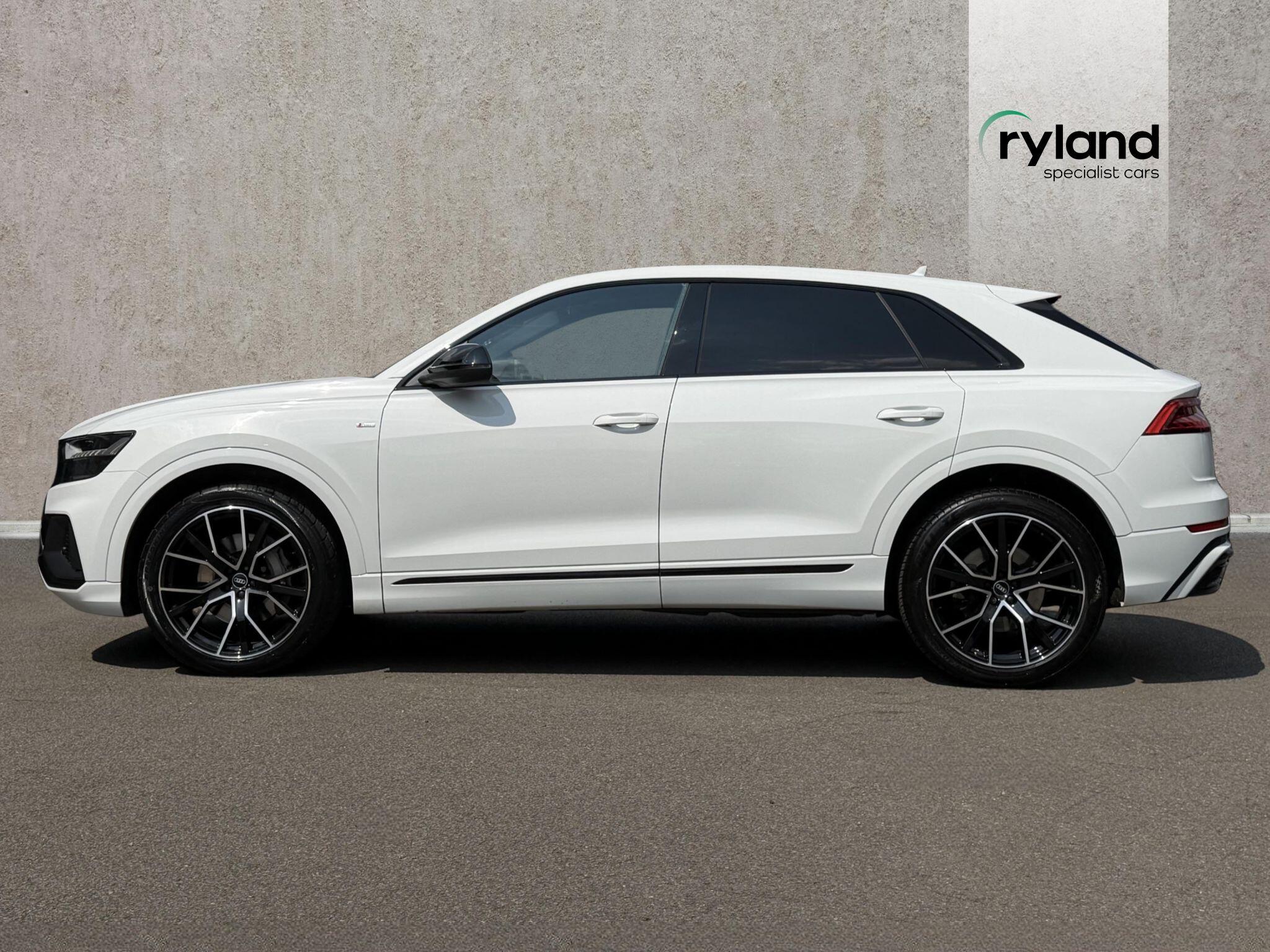 Audi Audi Q8 view 4