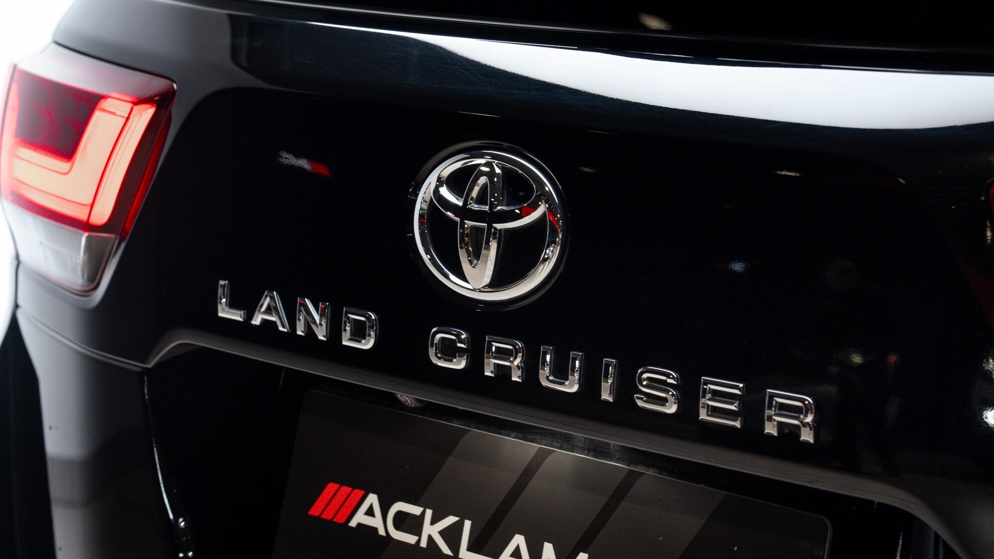 Toyota Land Cruiser view 44