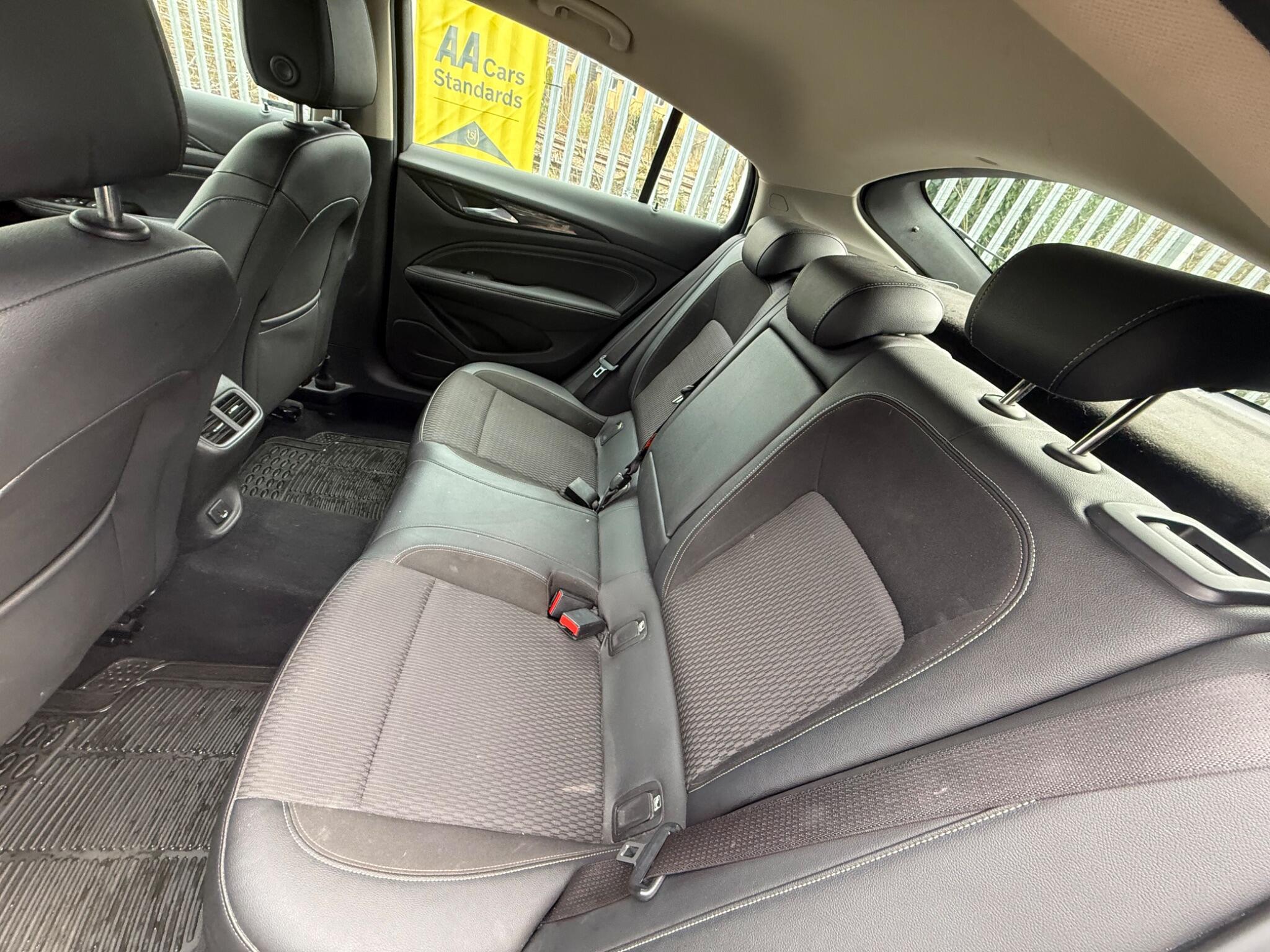 2017 Vauxhall Insignia image 31