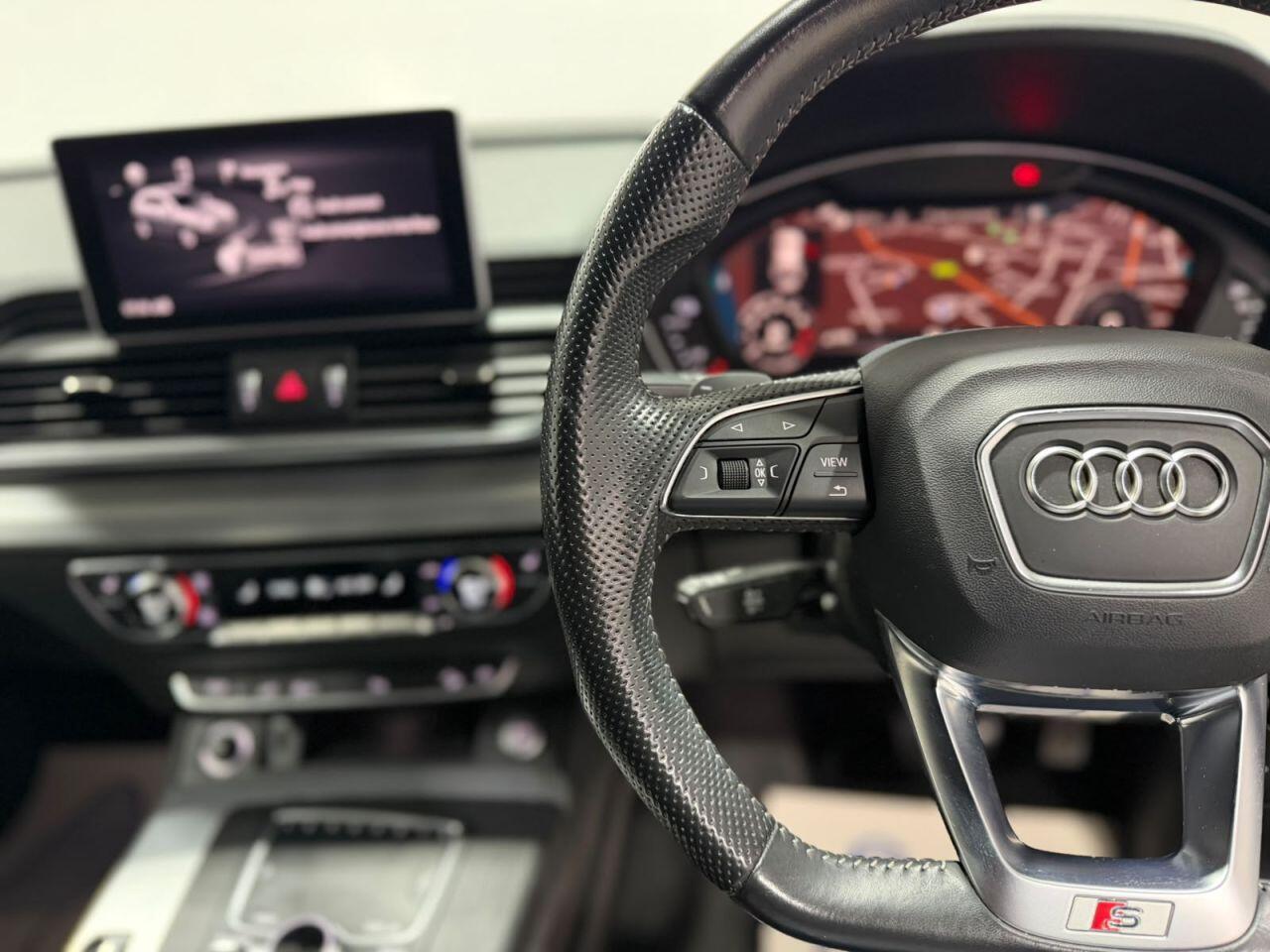 Audi Q5 view 14