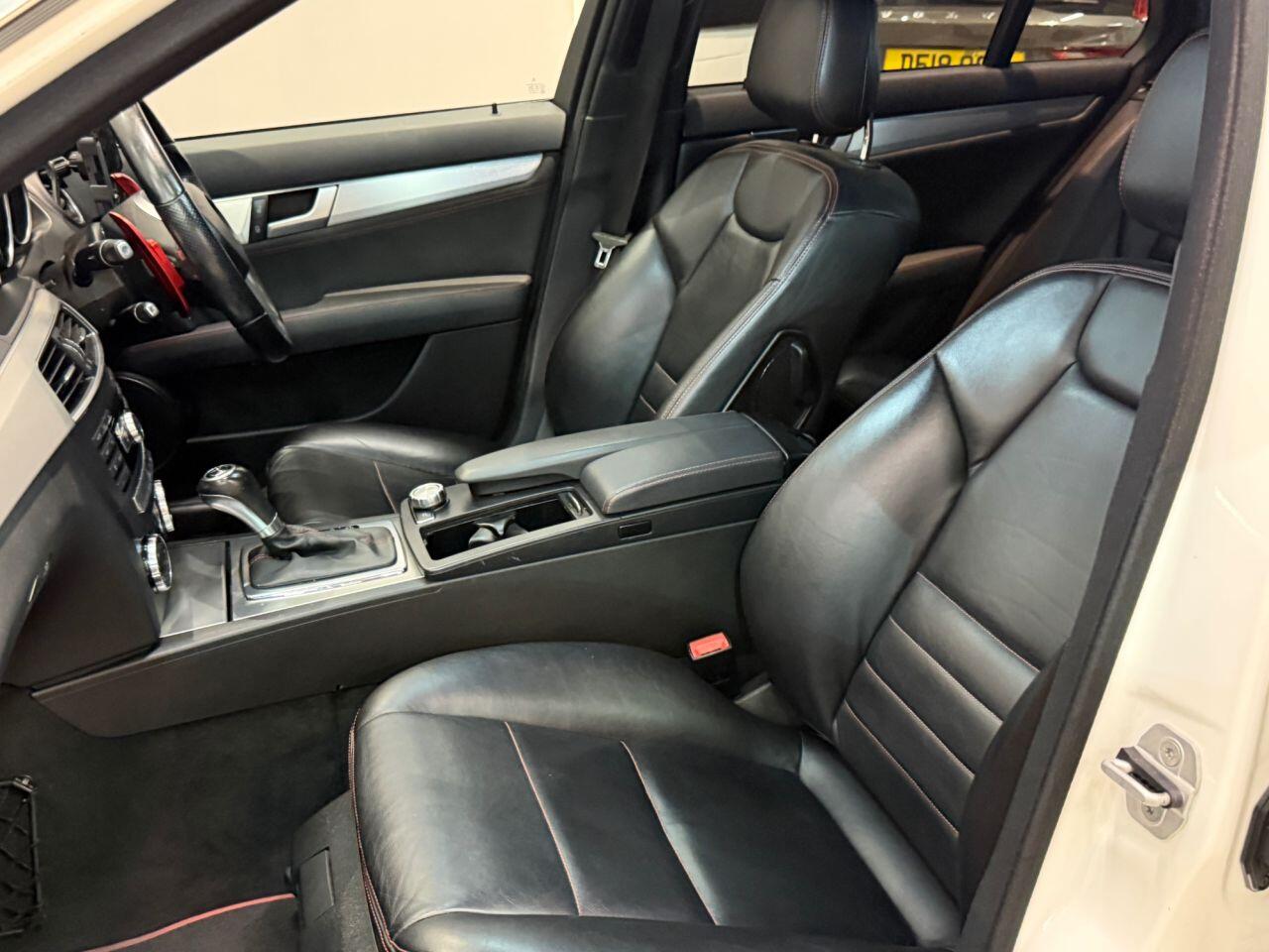 Mercedes-Benz C-Class view 32