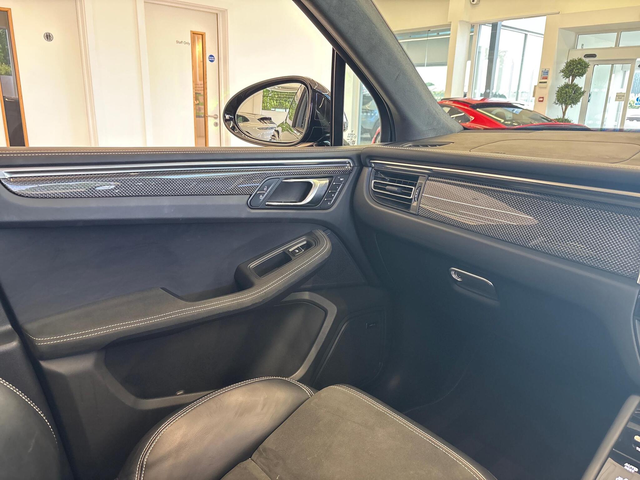 Porsche Macan view 42