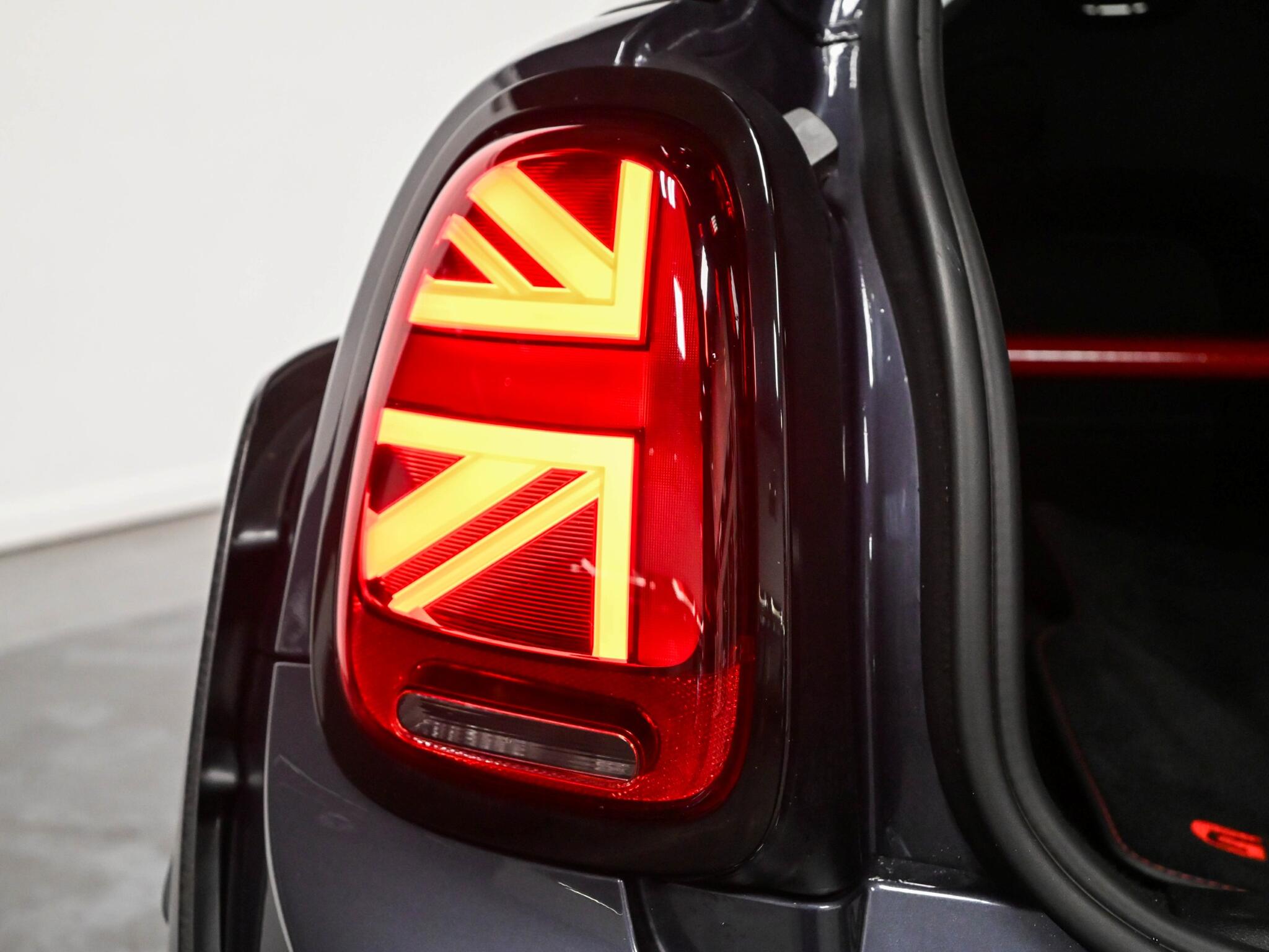 Mini Hatch view 21