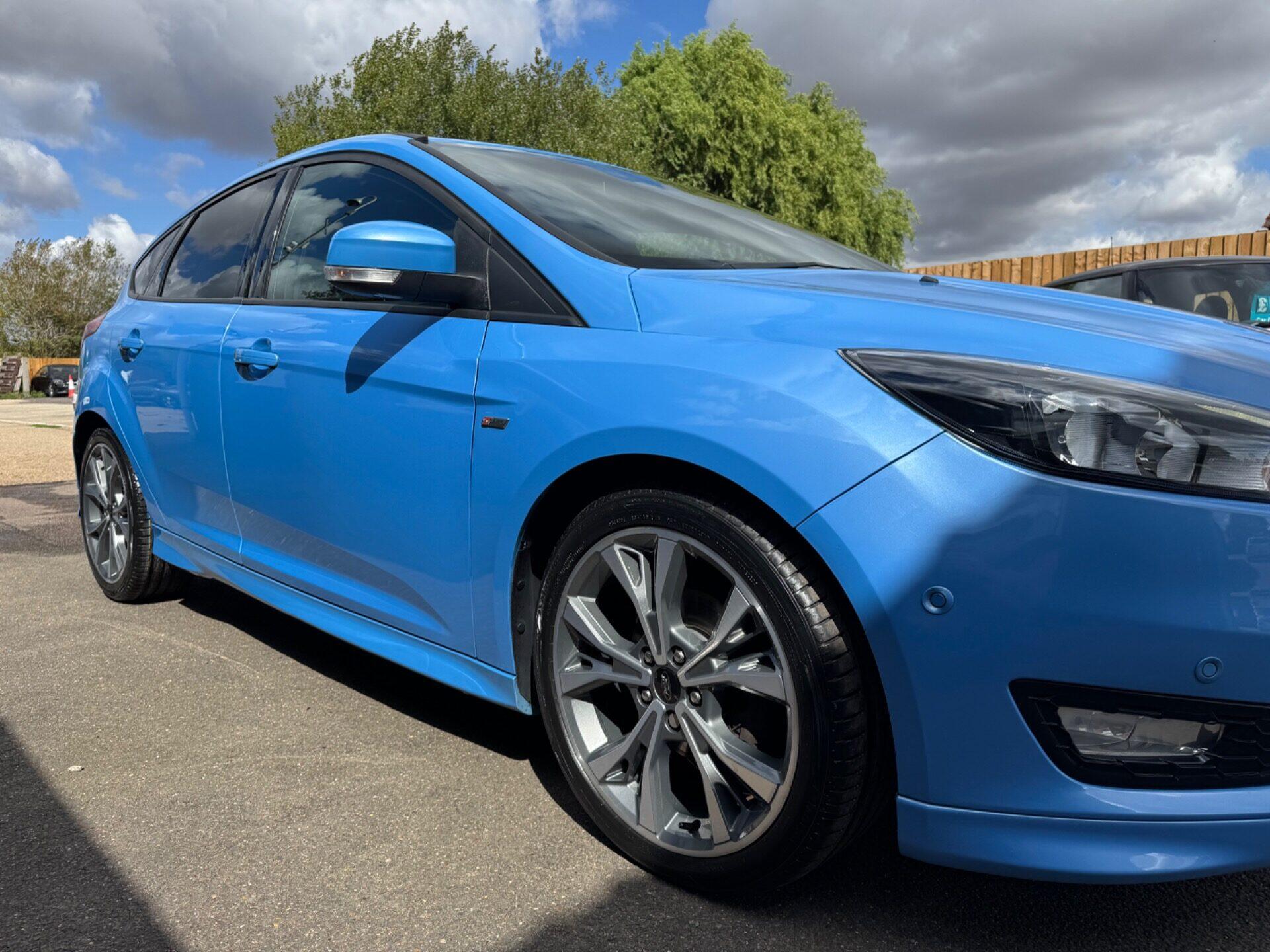 Ford Focus view 14